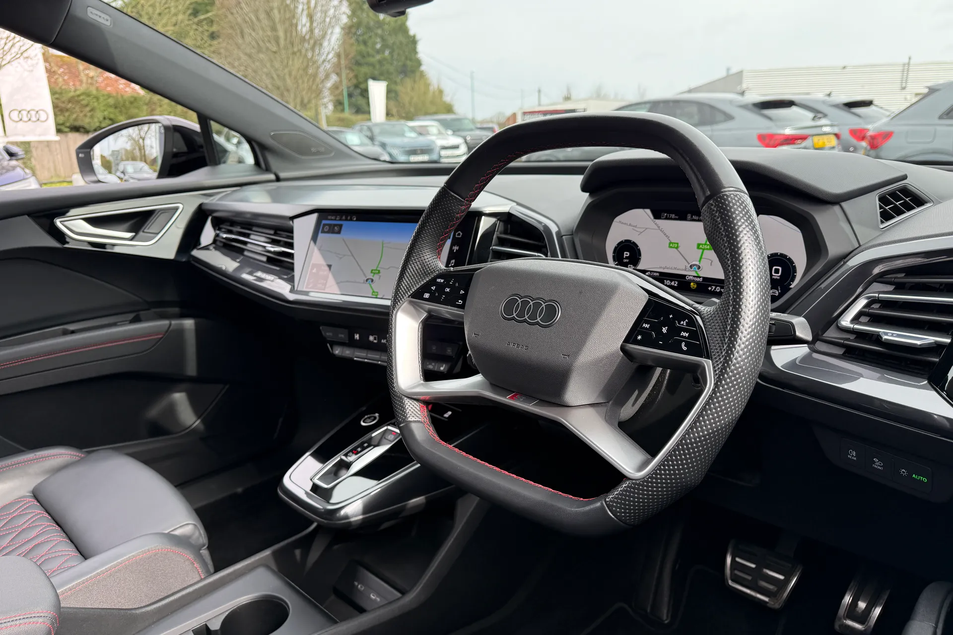 Audi Q4 thumbnail image number 32