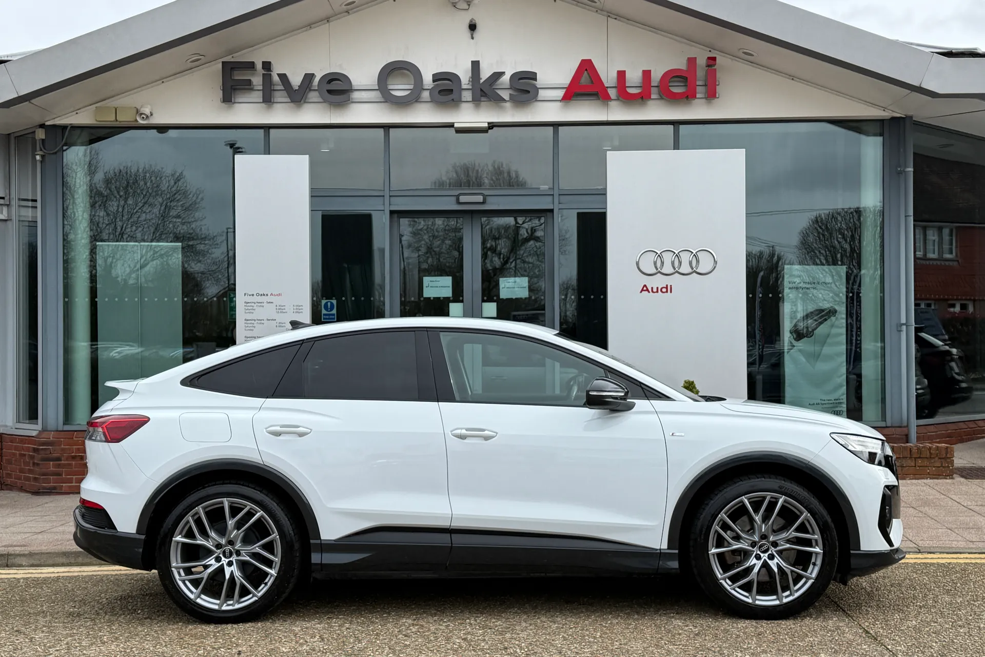 Audi Q4 thumbnail image number 2