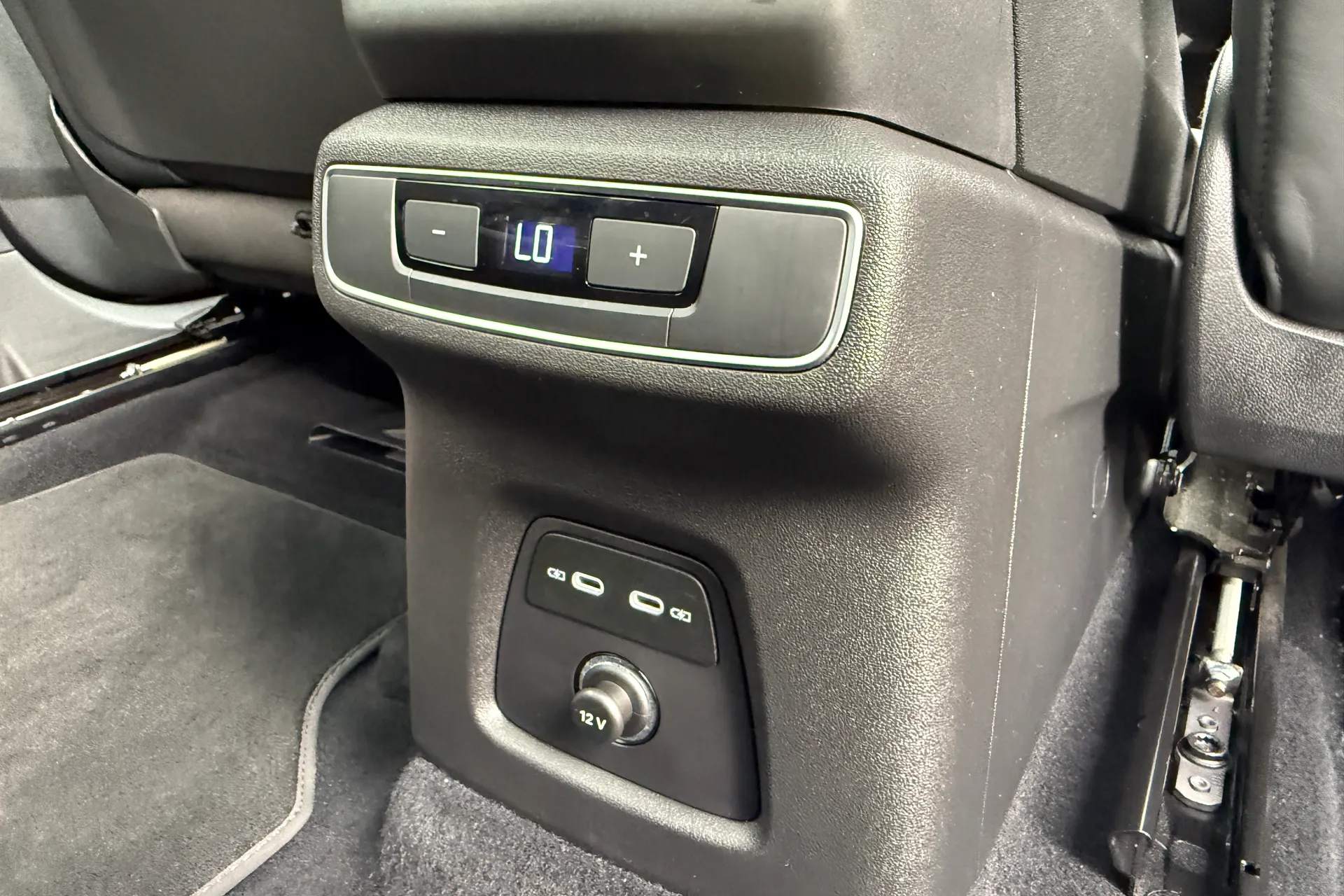 Audi Q4 thumbnail image number 57