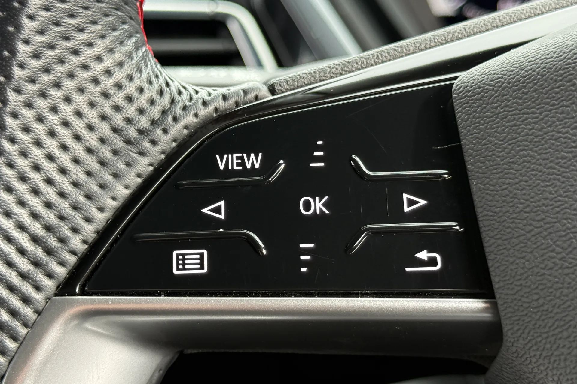 Audi Q4 thumbnail image number 25