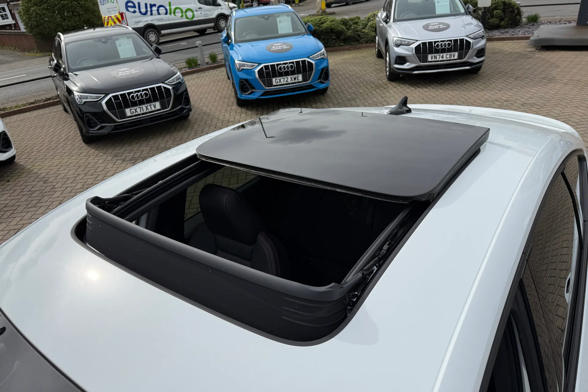 Audi Q4 thumbnail image number 8