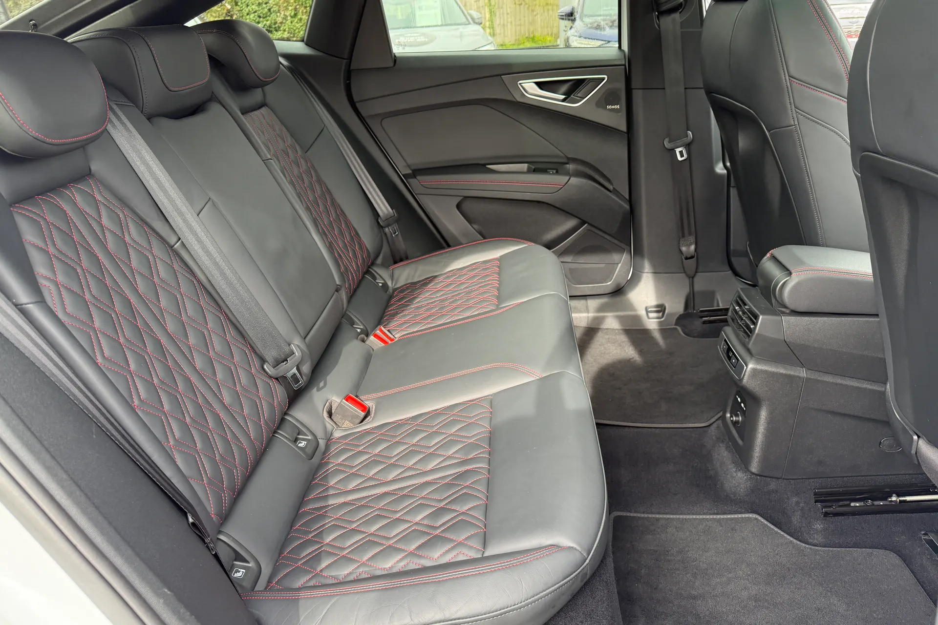 Audi Q4 thumbnail image number 54