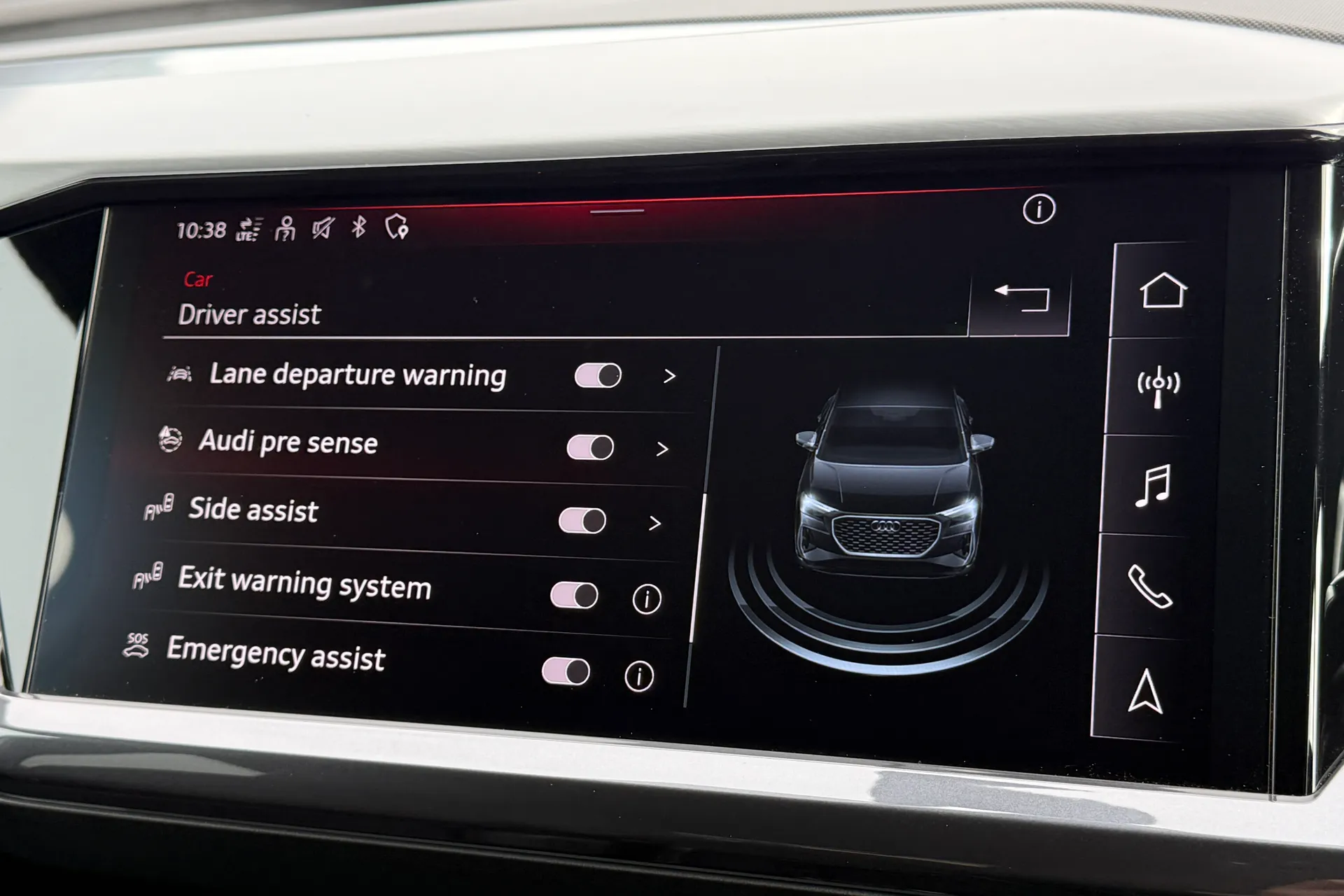 Audi Q4 thumbnail image number 13