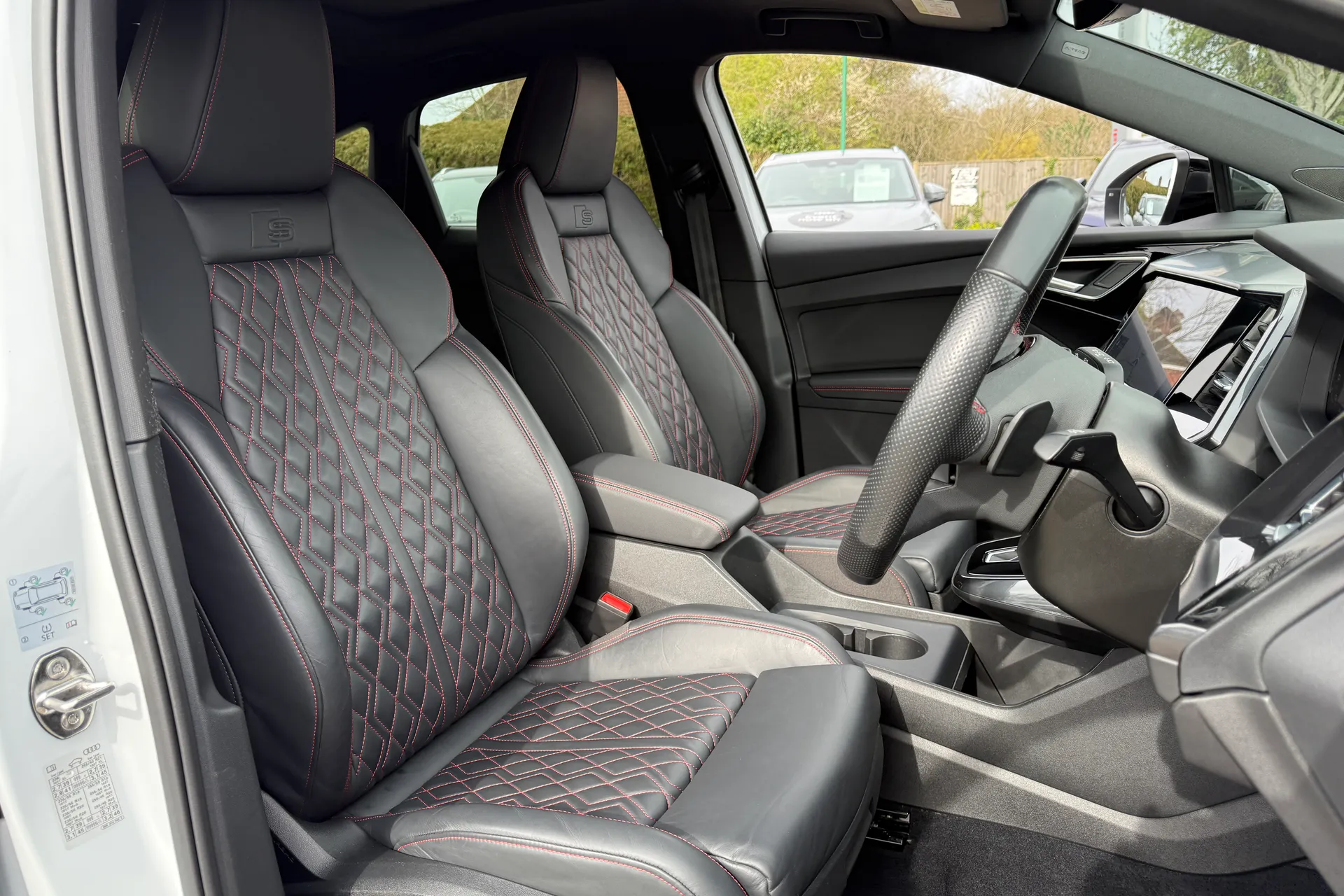 Audi Q4 thumbnail image number 31