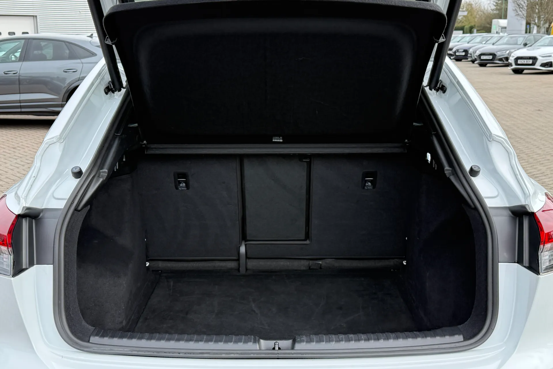 Audi Q4 thumbnail image number 42