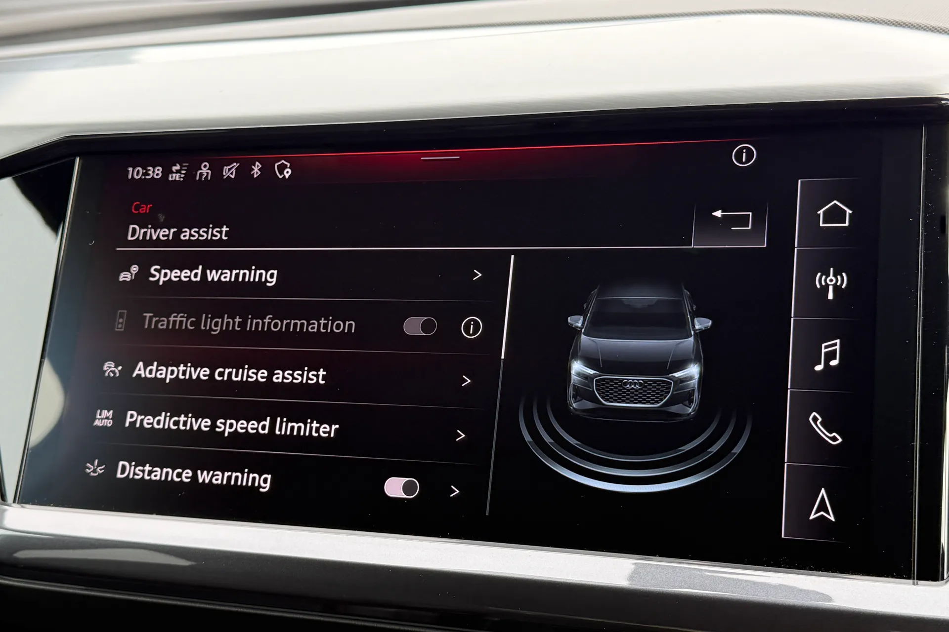 Audi Q4 thumbnail image number 12