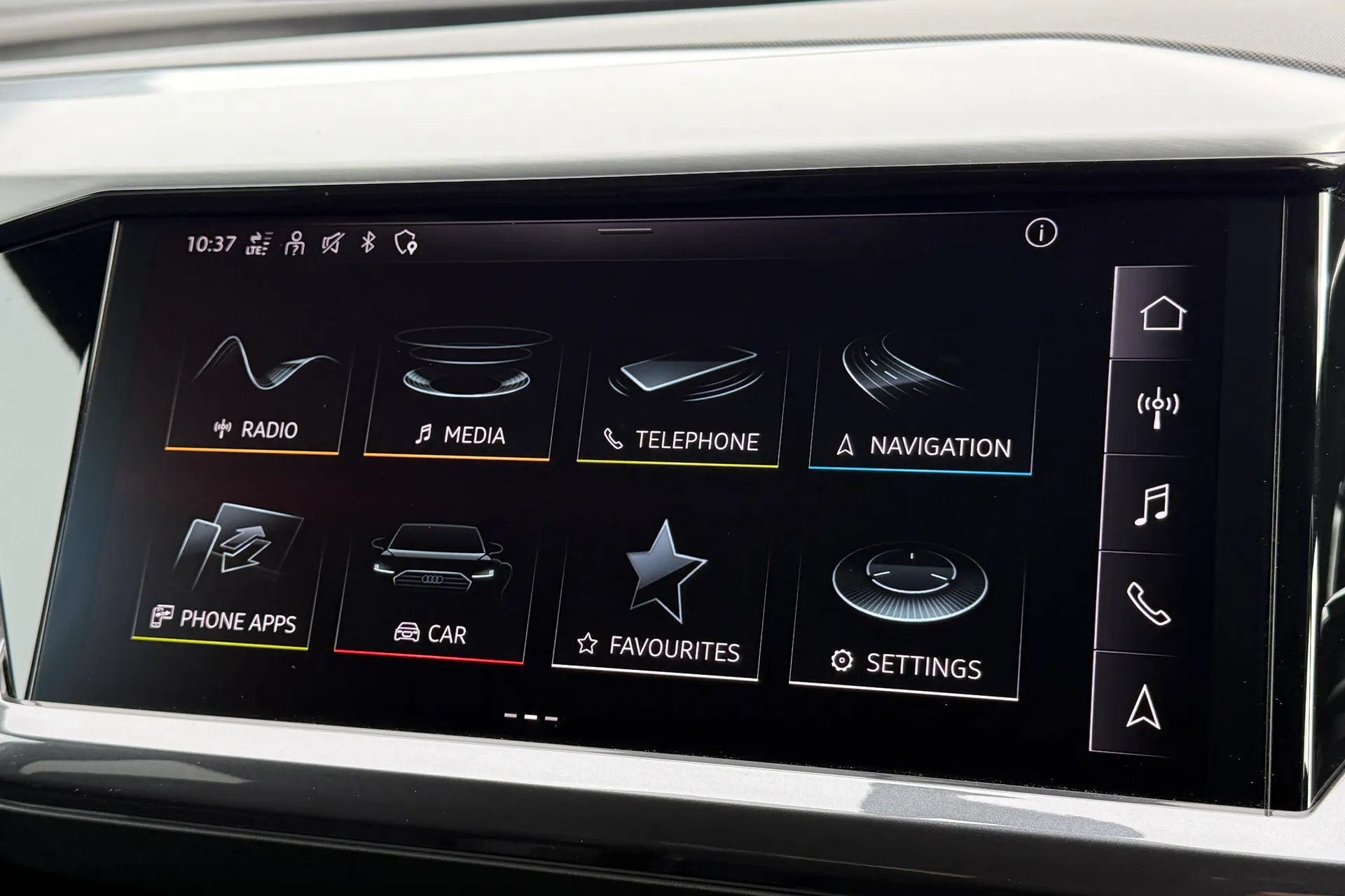 Audi Q4 thumbnail image number 16