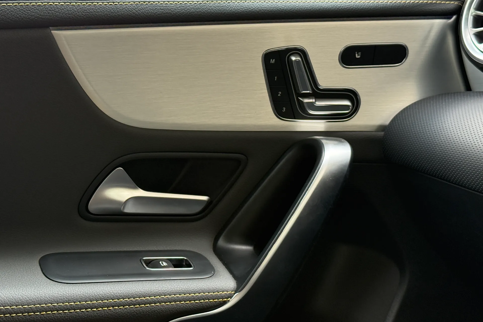 MERCEDES-BENZ A CLASS thumbnail image number 25