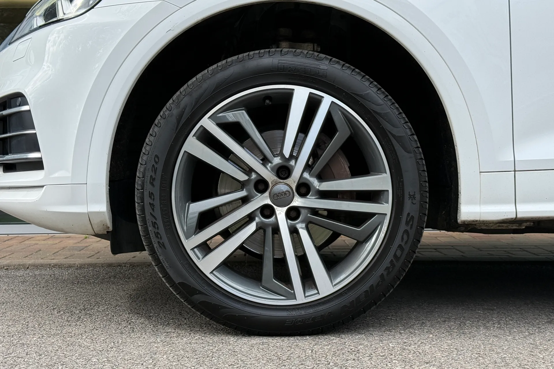 Audi Q5 thumbnail image number 10