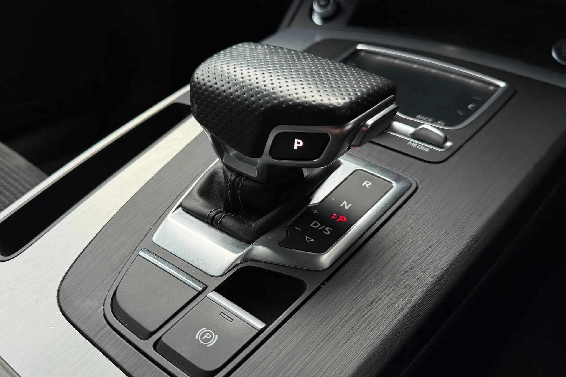 Audi Q5 thumbnail image number 21