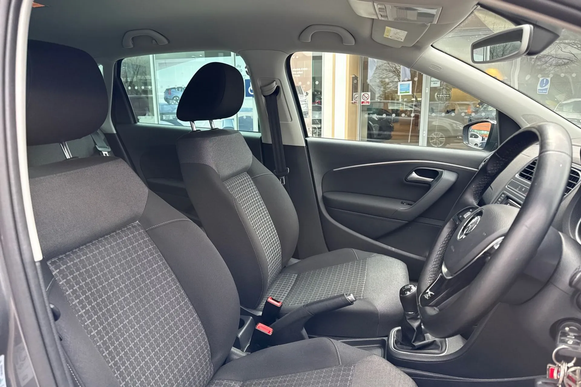 VOLKSWAGEN POLO thumbnail image number 25