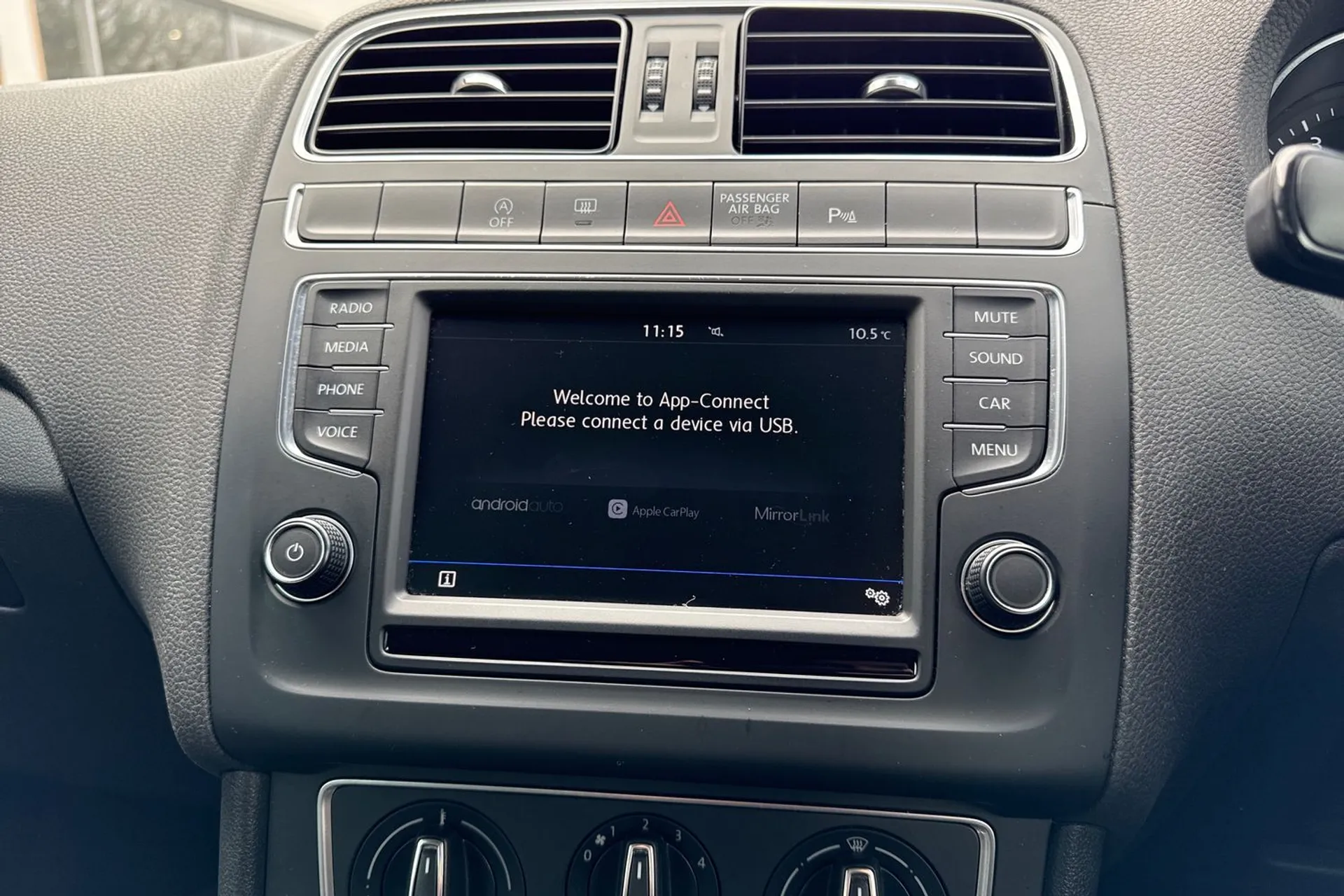 VOLKSWAGEN POLO thumbnail image number 5