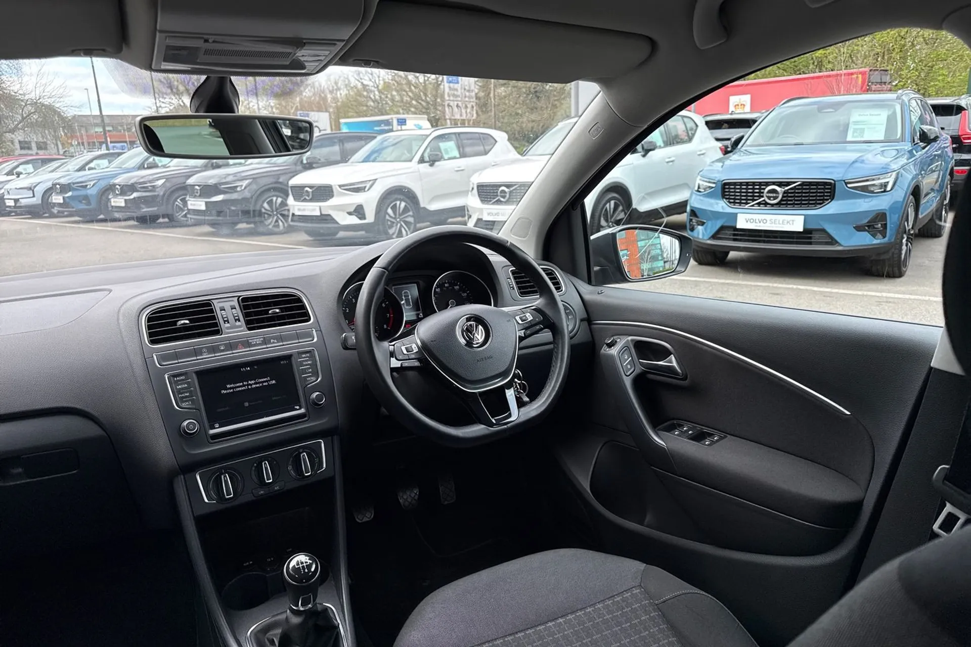 VOLKSWAGEN POLO thumbnail image number 32