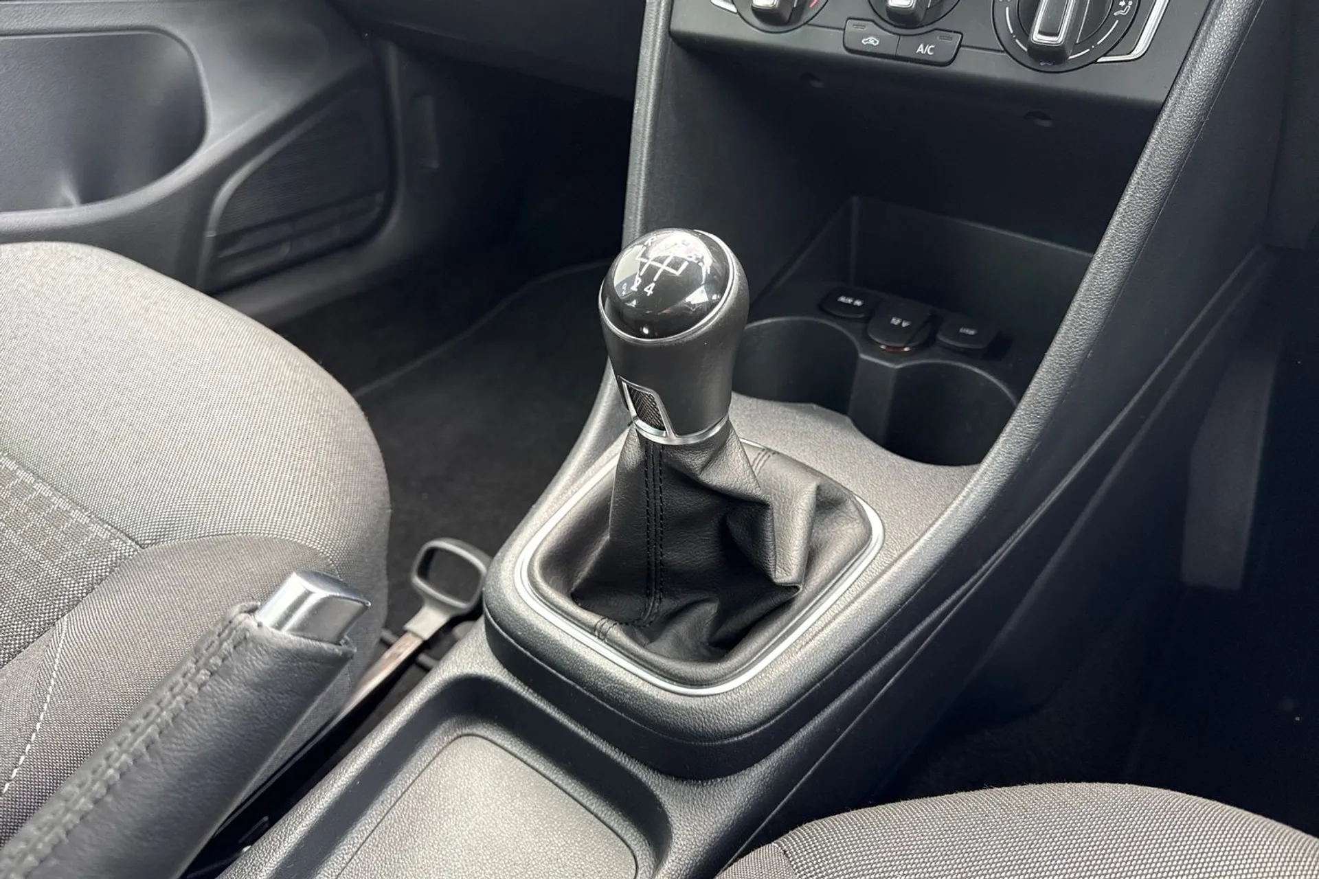 VOLKSWAGEN POLO thumbnail image number 39