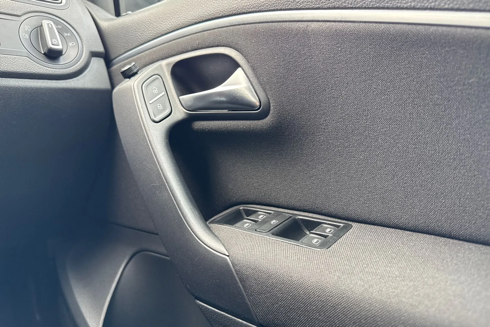 VOLKSWAGEN POLO thumbnail image number 38