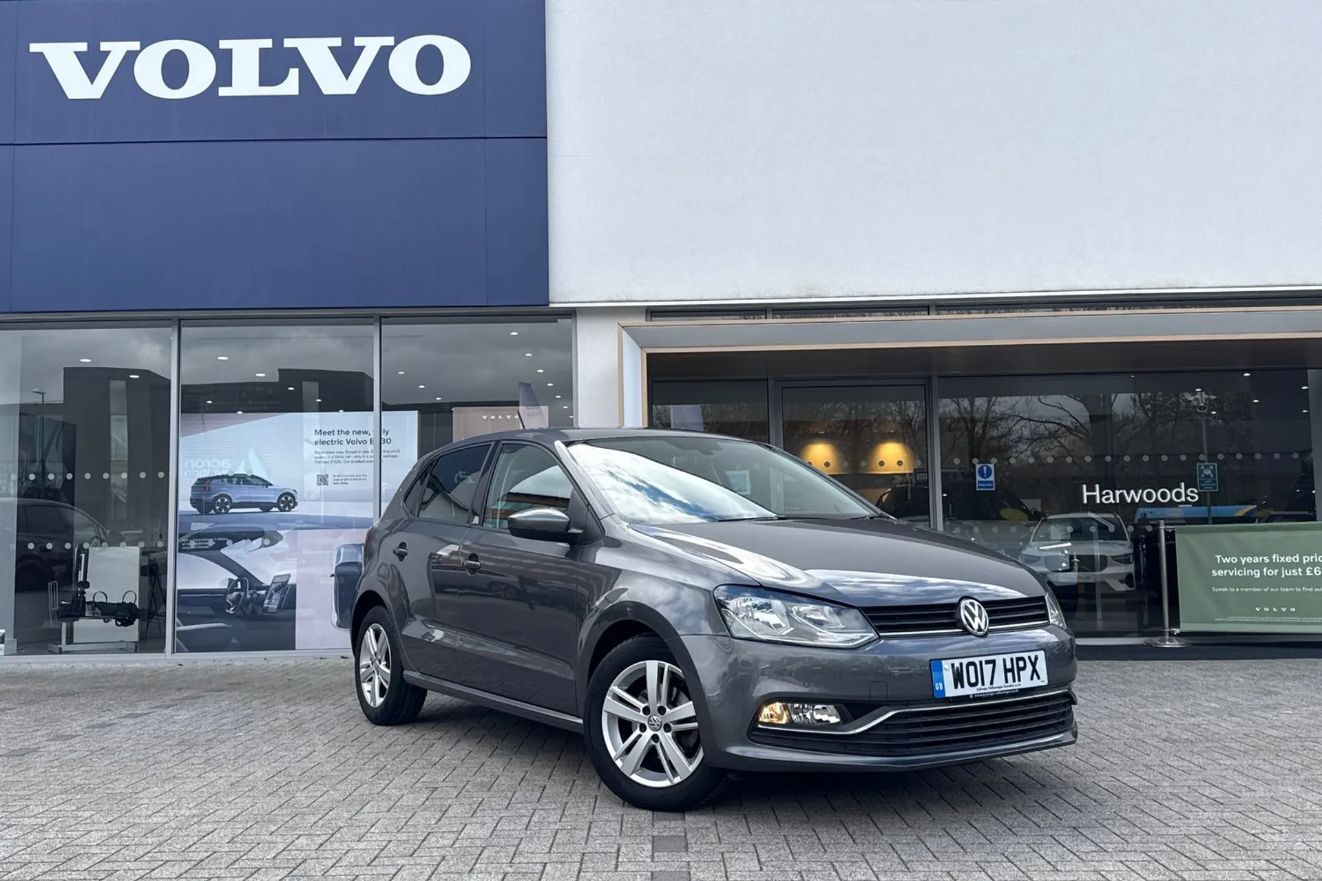 VOLKSWAGEN POLO focused image