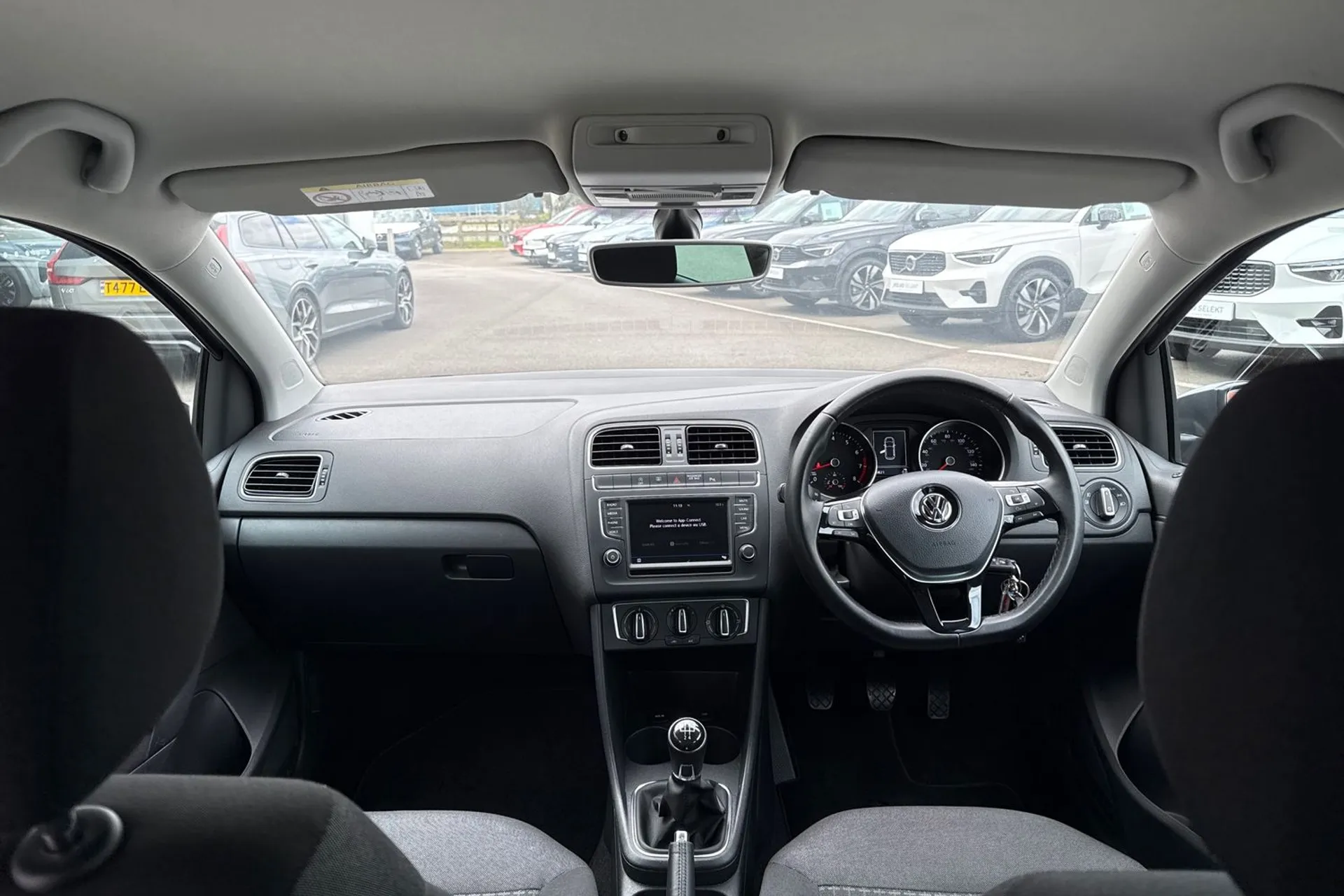 VOLKSWAGEN POLO thumbnail image number 3