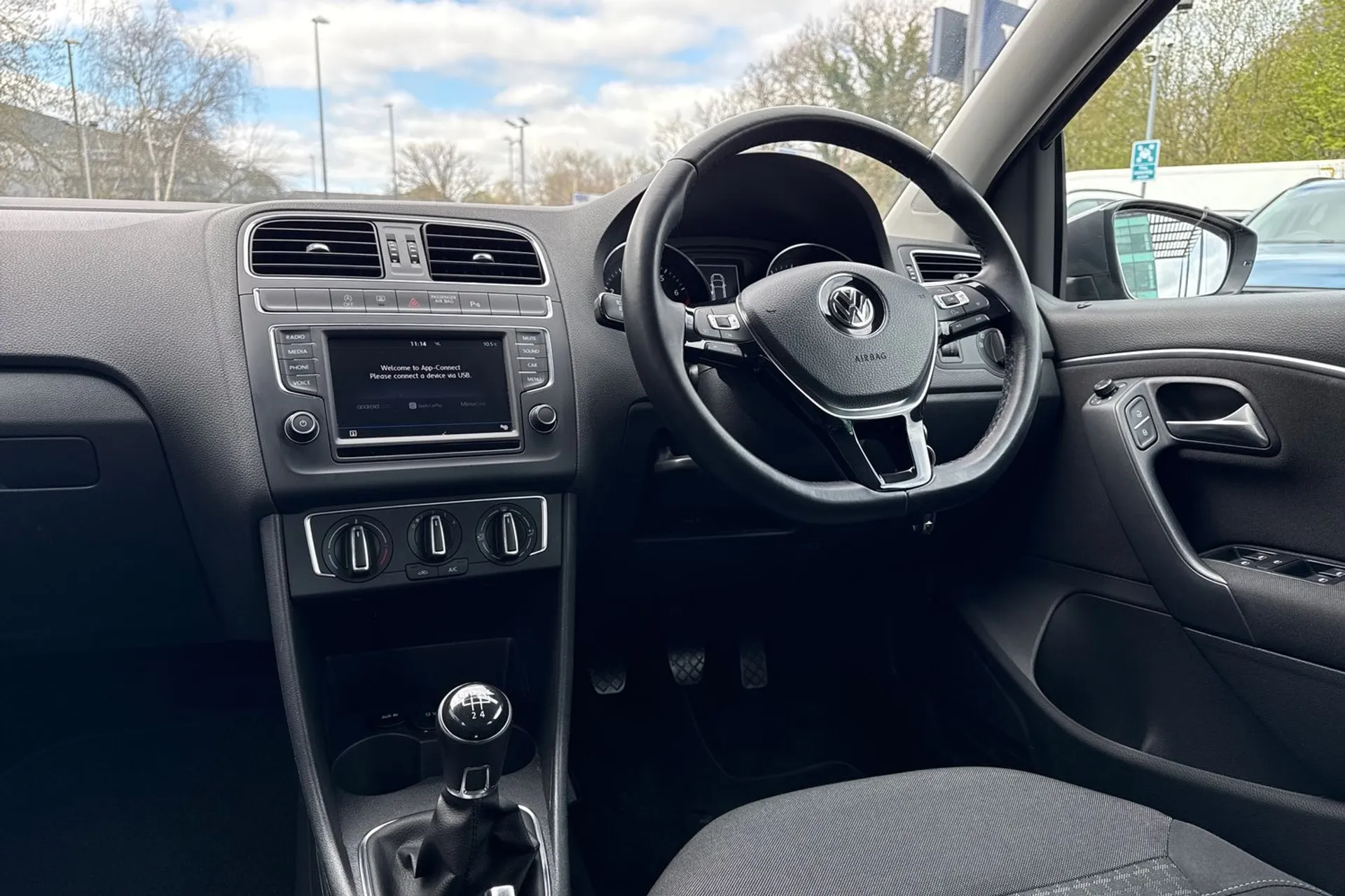 VOLKSWAGEN POLO thumbnail image number 34