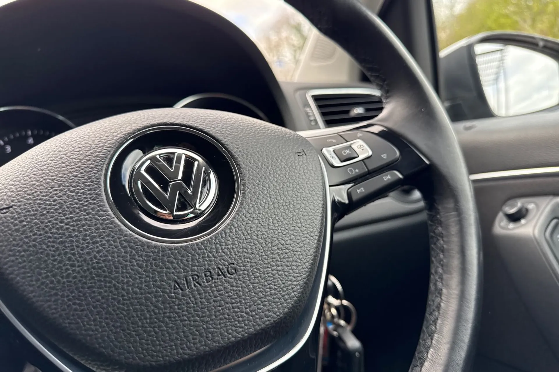 VOLKSWAGEN POLO thumbnail image number 36