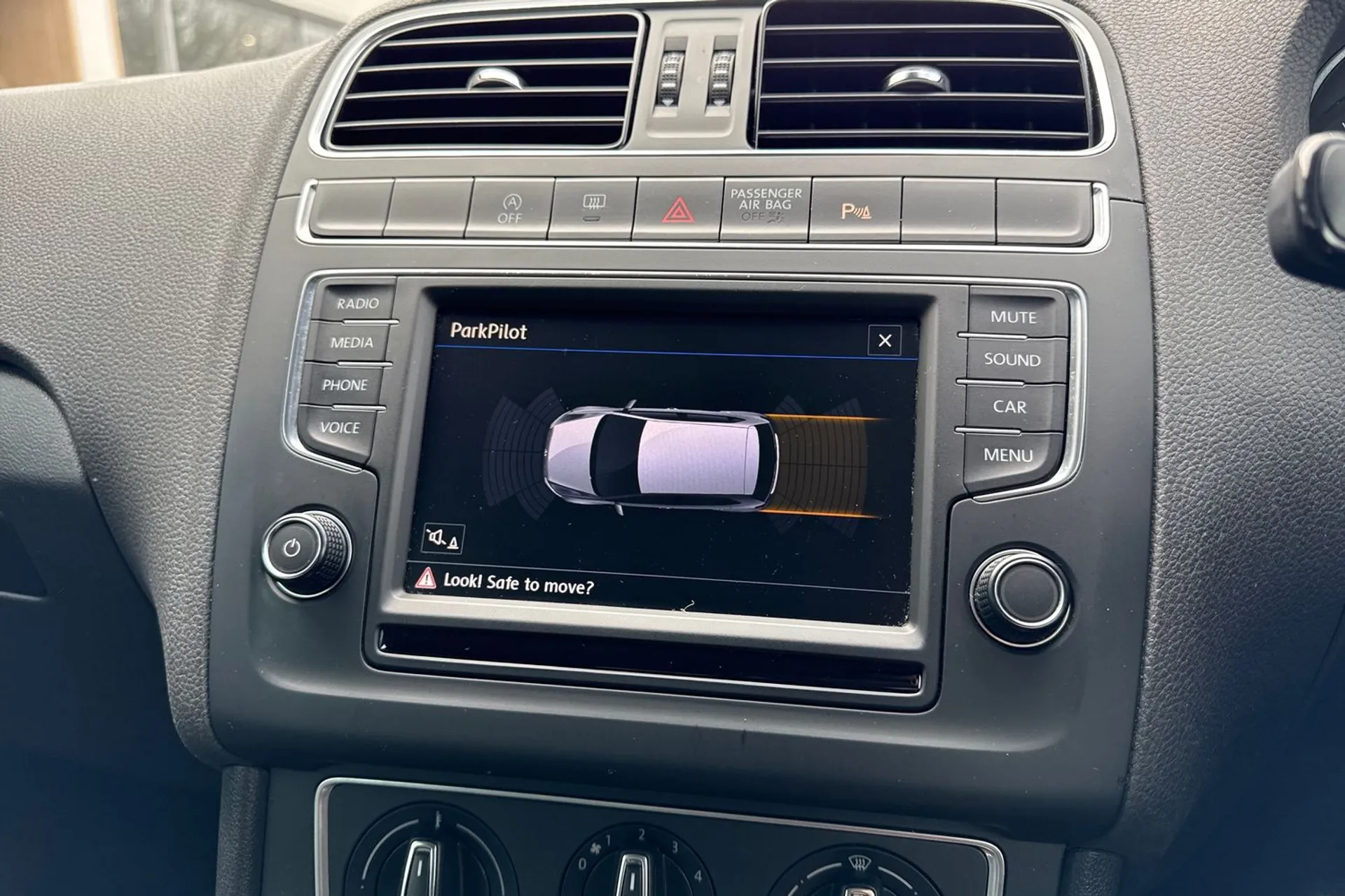 VOLKSWAGEN POLO thumbnail image number 4