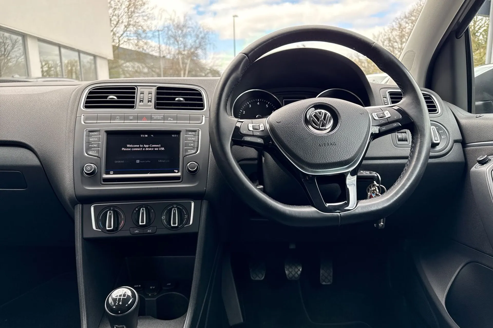 VOLKSWAGEN POLO thumbnail image number 33