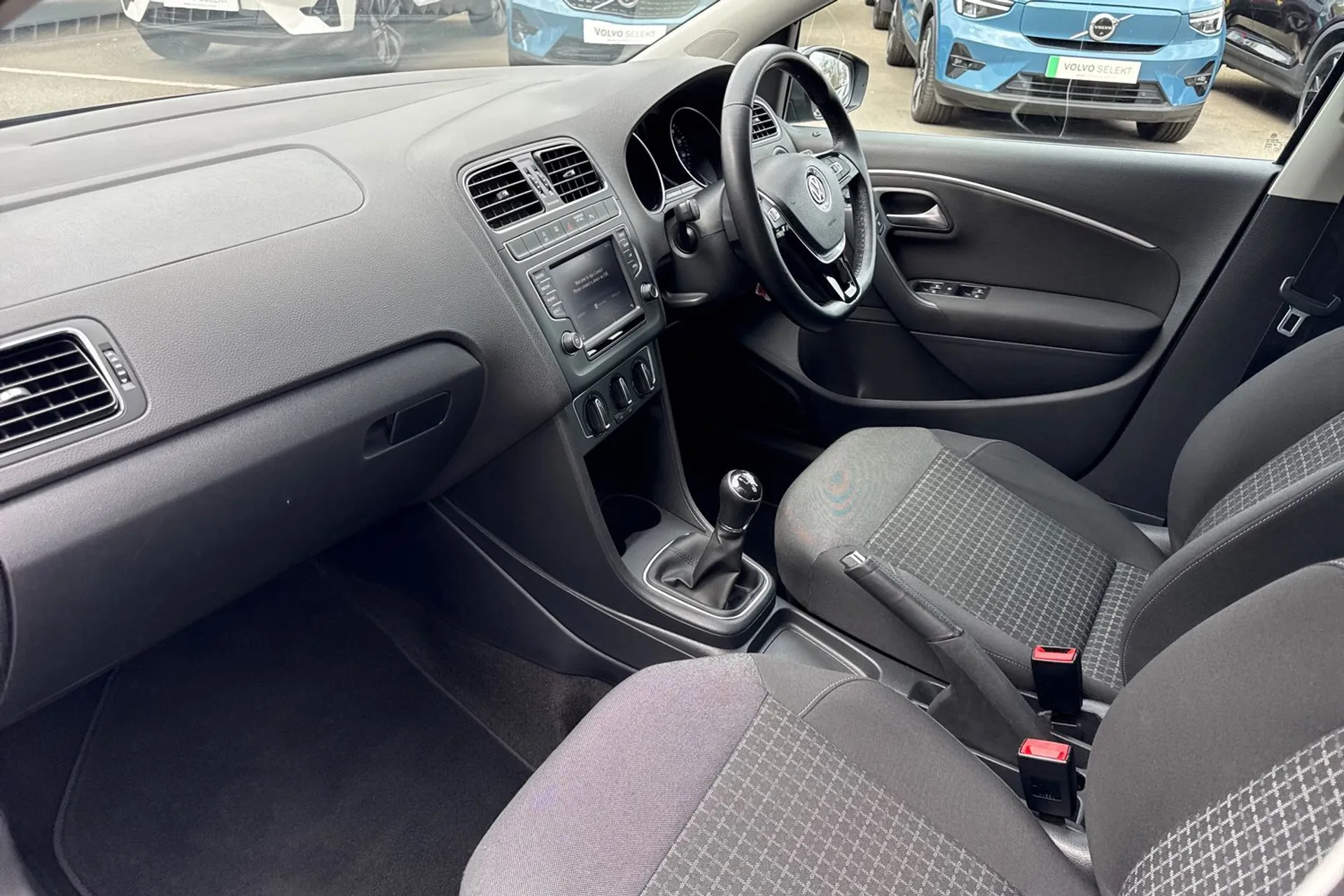 VOLKSWAGEN POLO thumbnail image number 26