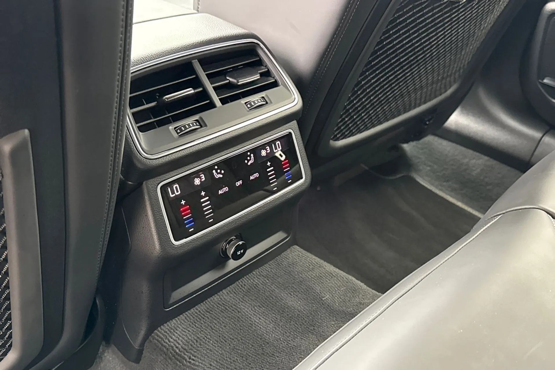 Audi A6 thumbnail image number 37