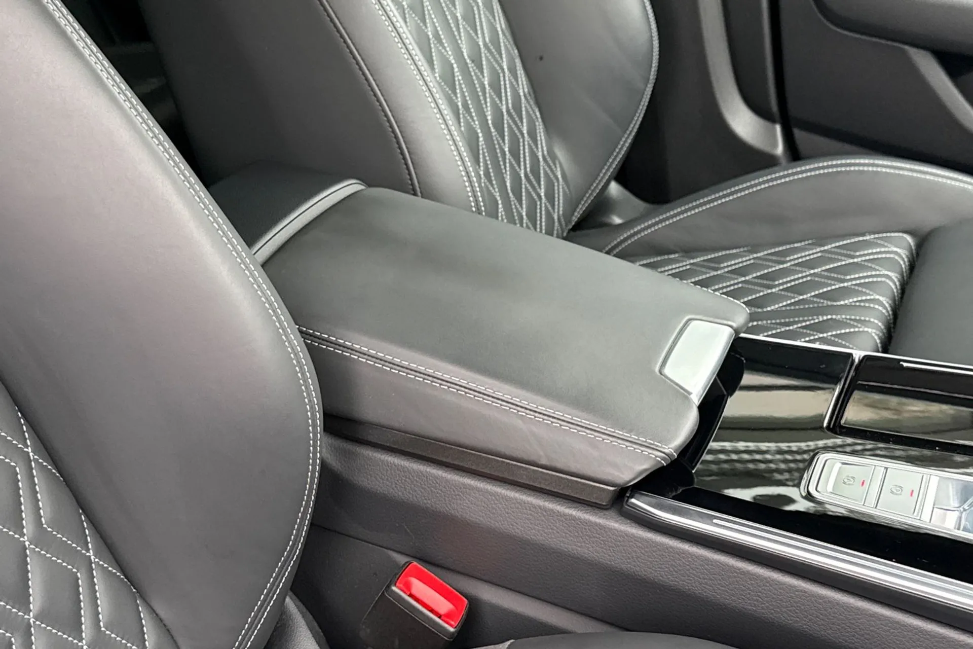 Audi A6 thumbnail image number 29