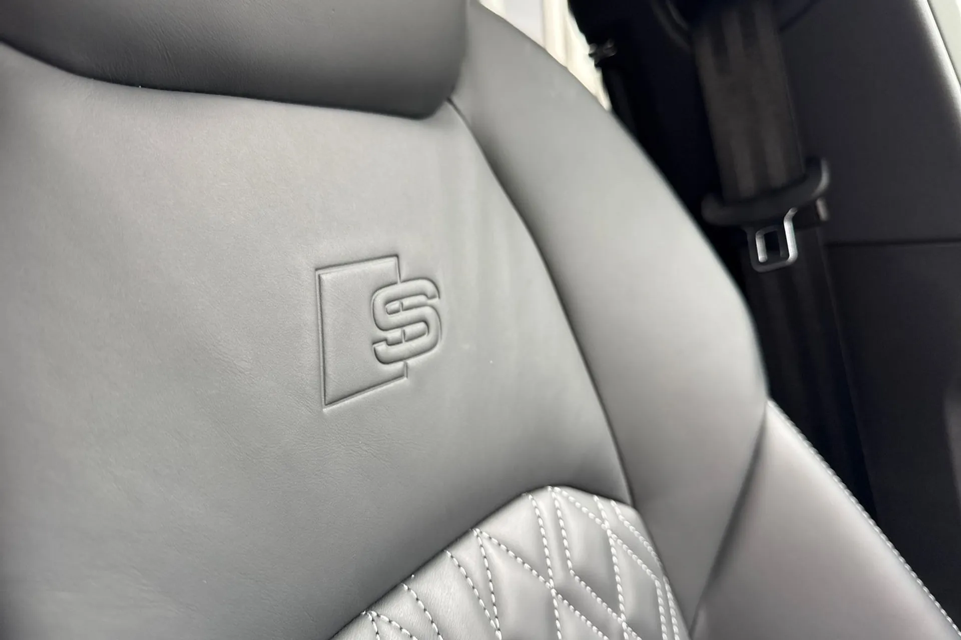 Audi A6 thumbnail image number 22