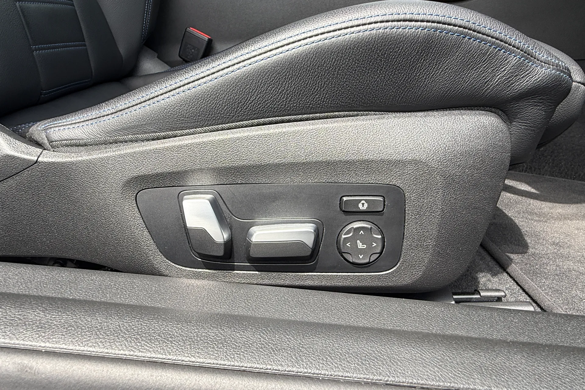 BMW 2 SERIES thumbnail image number 42