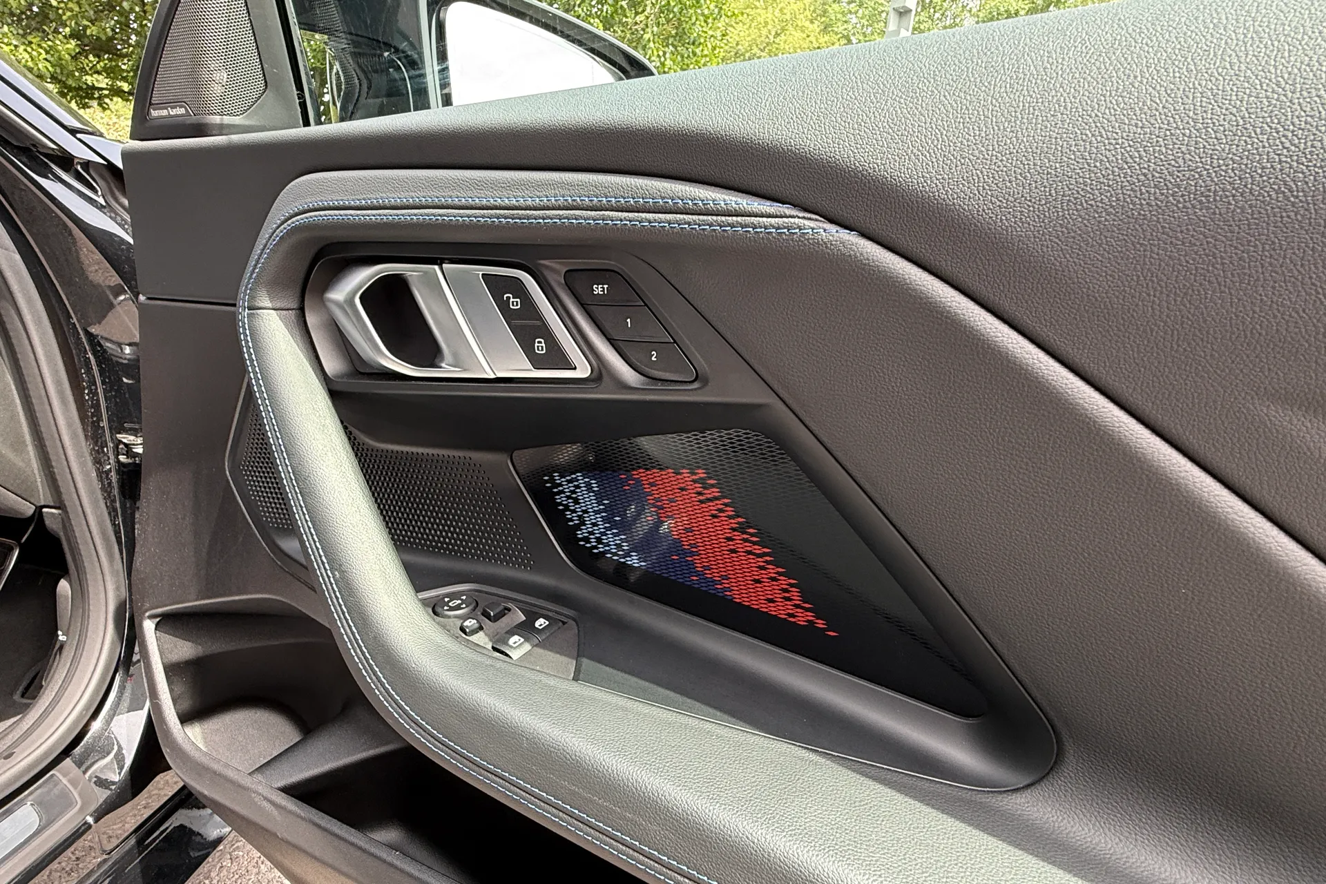 BMW 2 SERIES thumbnail image number 37