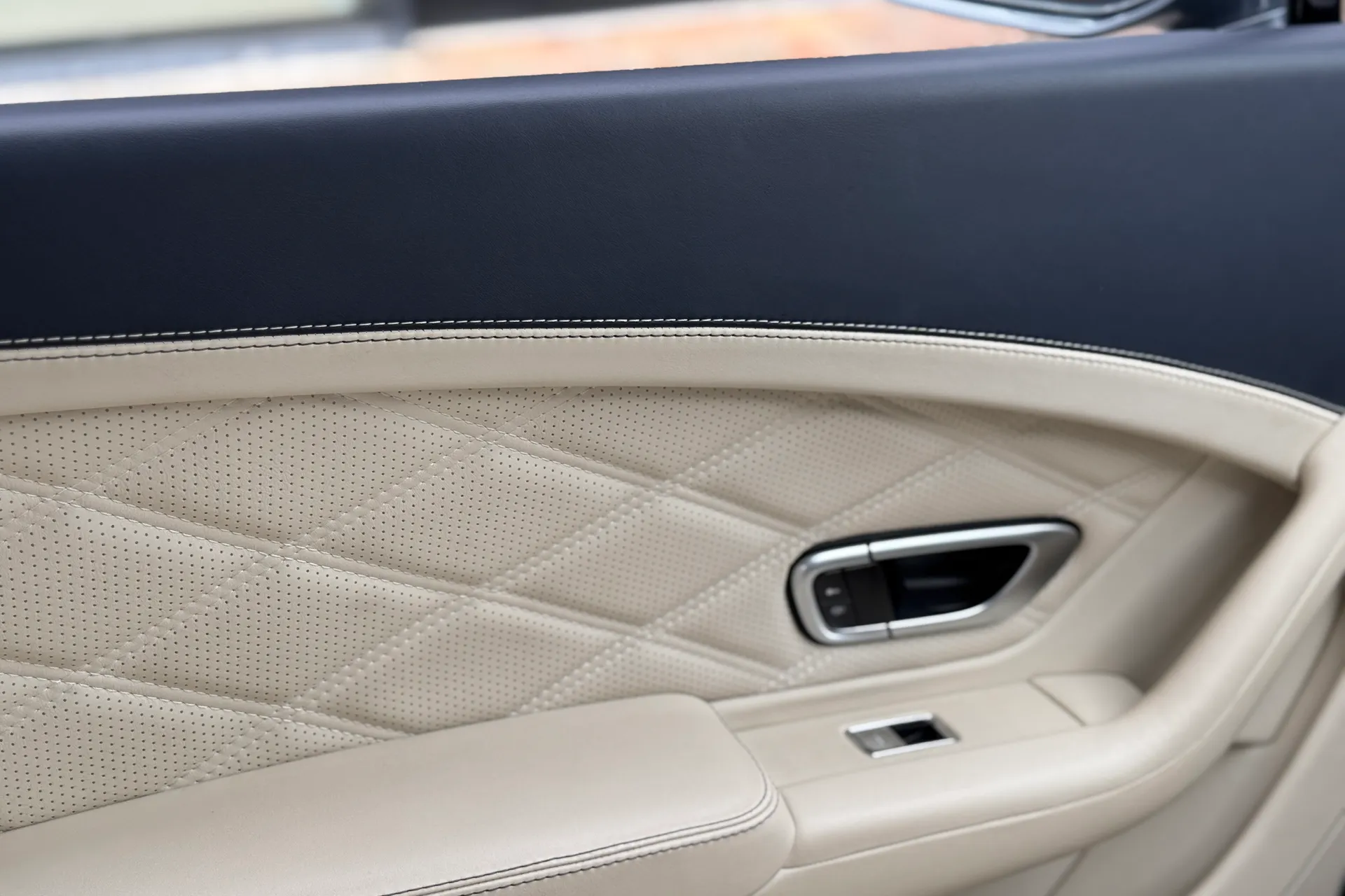 Bentley CONTINENTAL GT thumbnail image number 57