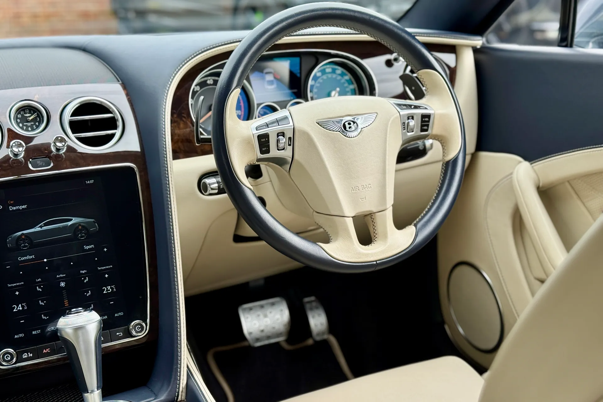 Bentley CONTINENTAL GT thumbnail image number 22