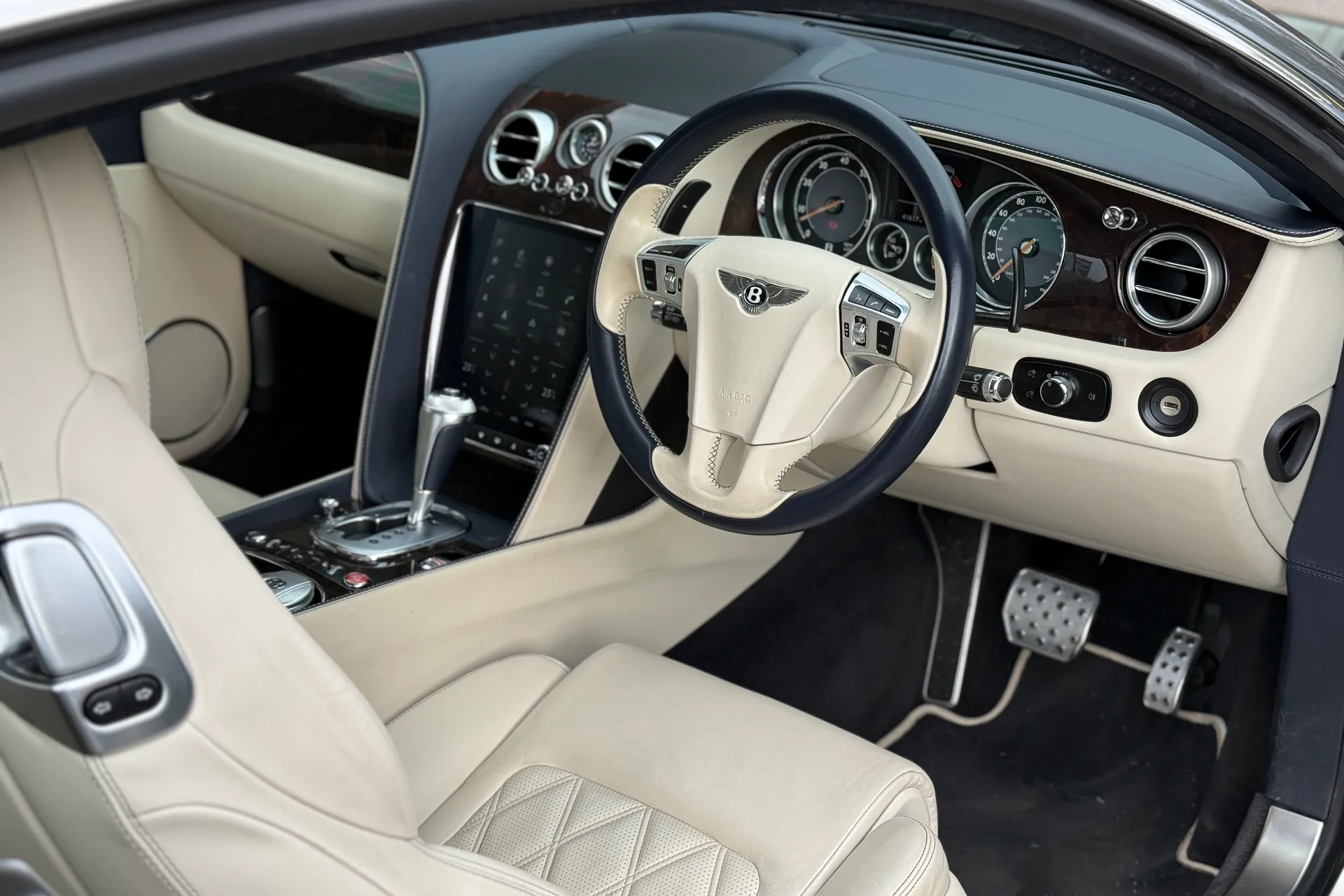 Bentley CONTINENTAL GT thumbnail image number 15