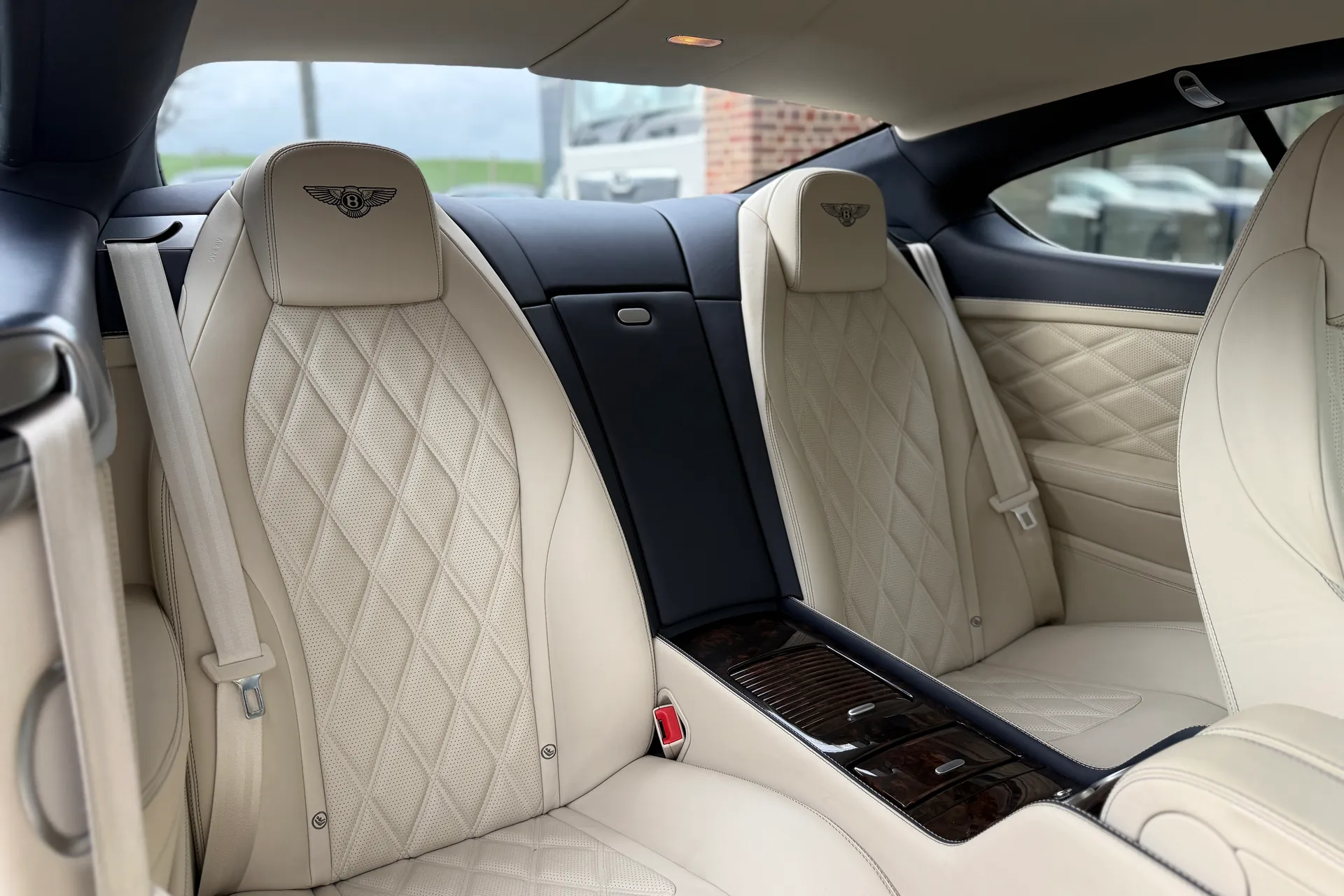 Bentley CONTINENTAL GT thumbnail image number 16