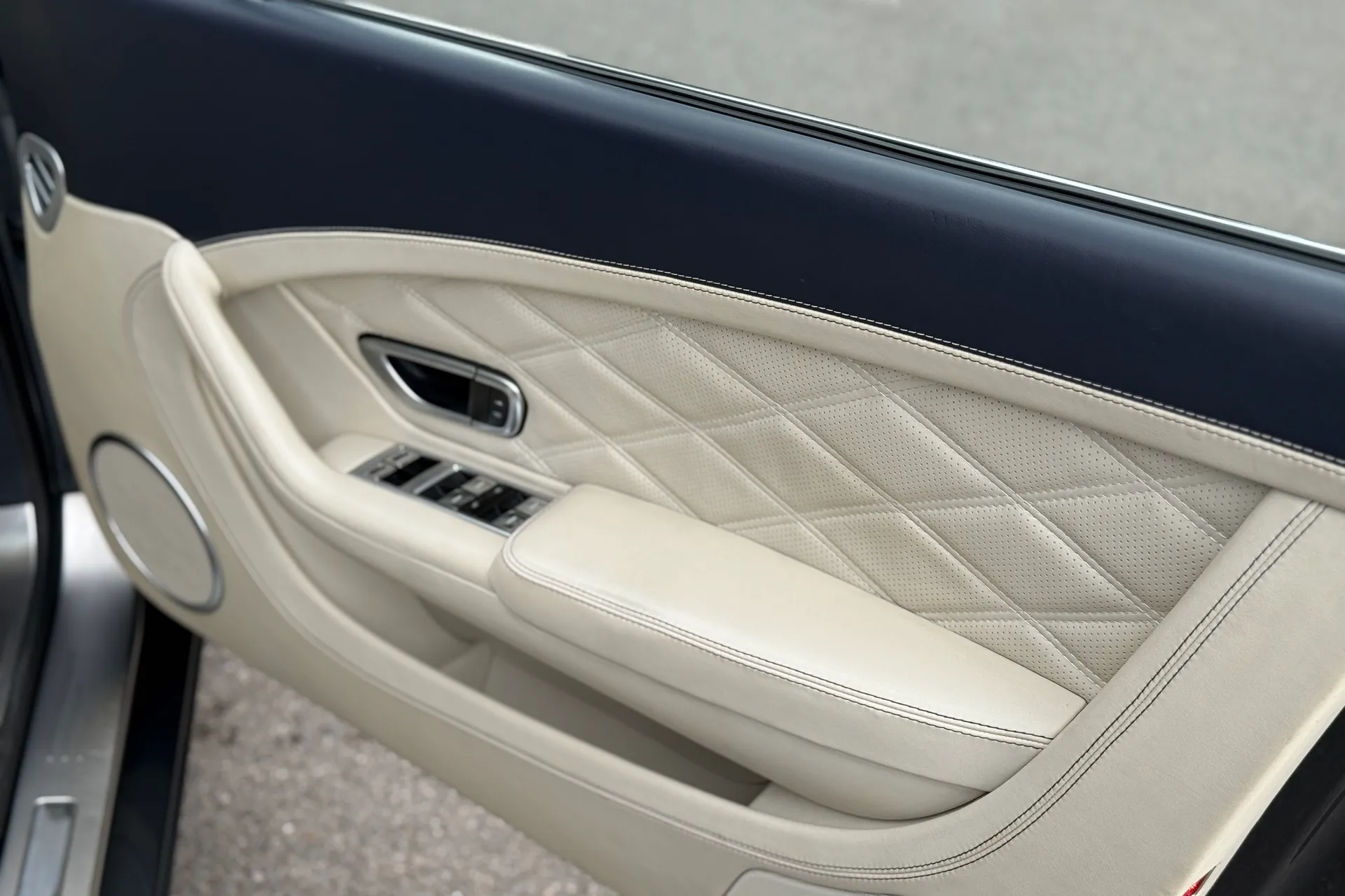 Bentley CONTINENTAL GT thumbnail image number 13