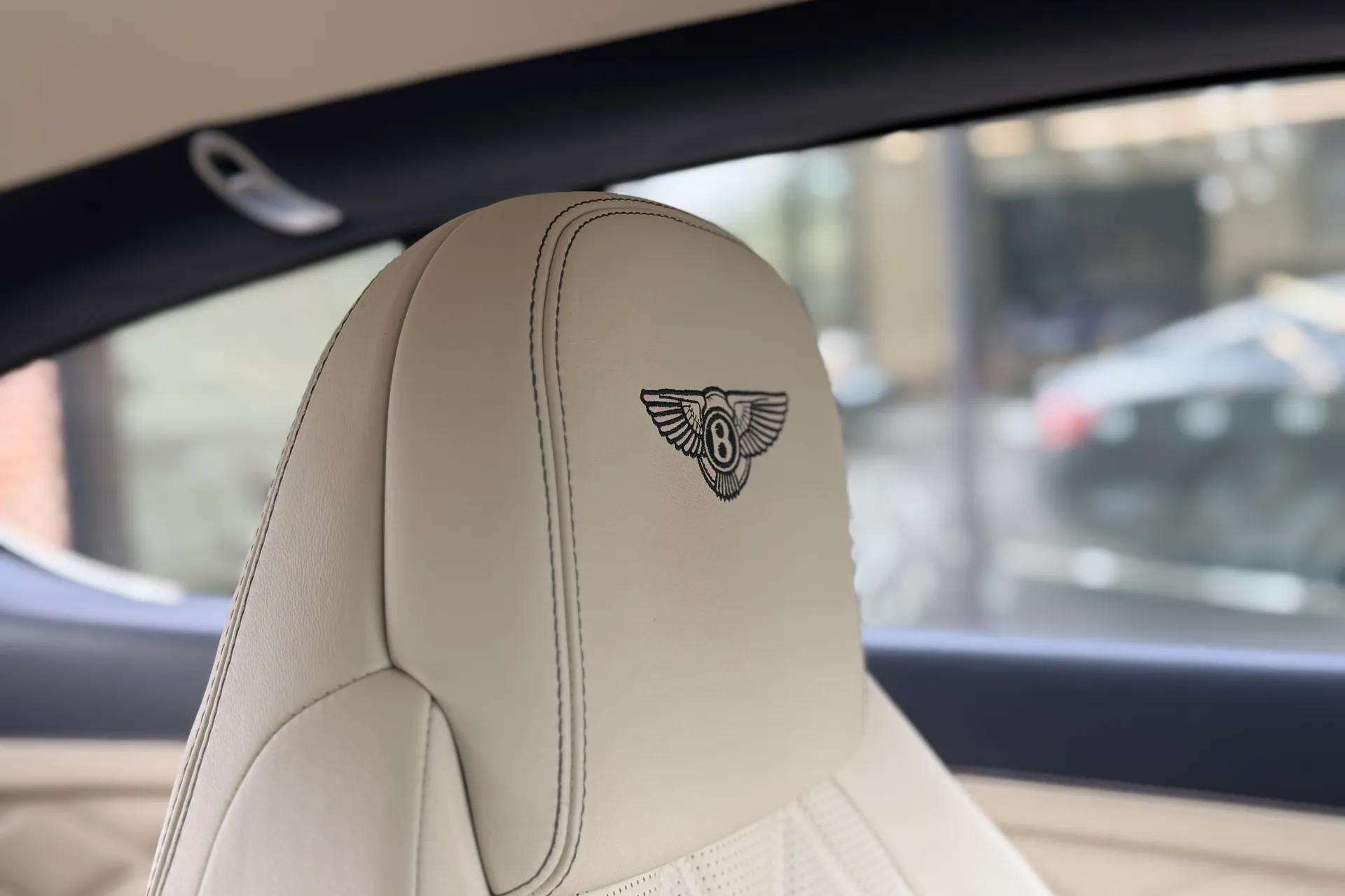 Bentley CONTINENTAL GT thumbnail image number 36