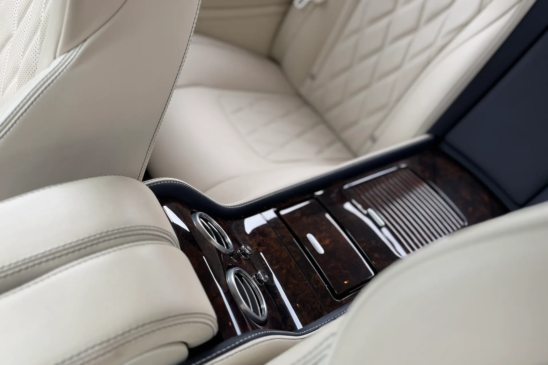 Bentley CONTINENTAL GT thumbnail image number 40