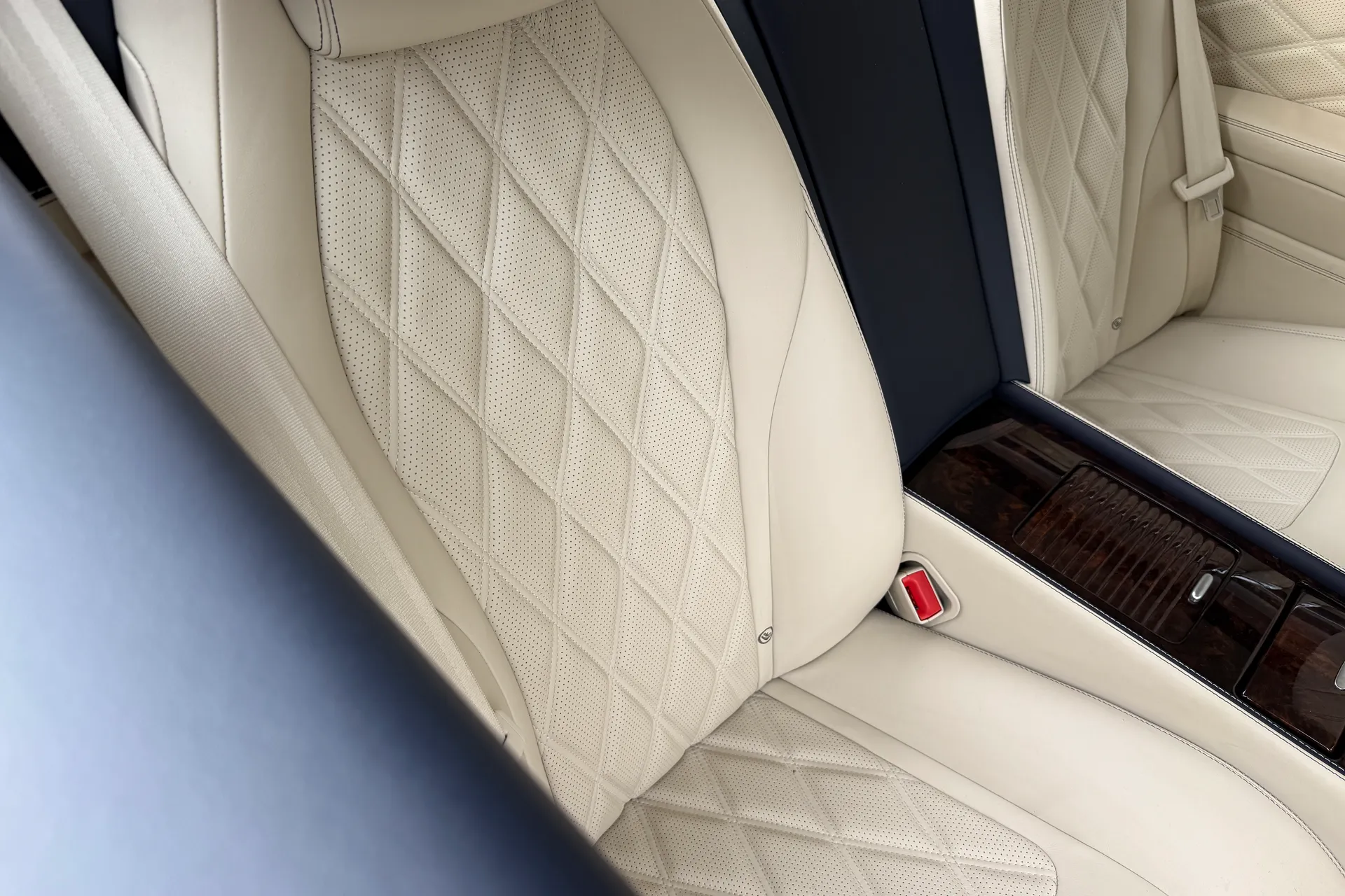 Bentley CONTINENTAL GT thumbnail image number 17