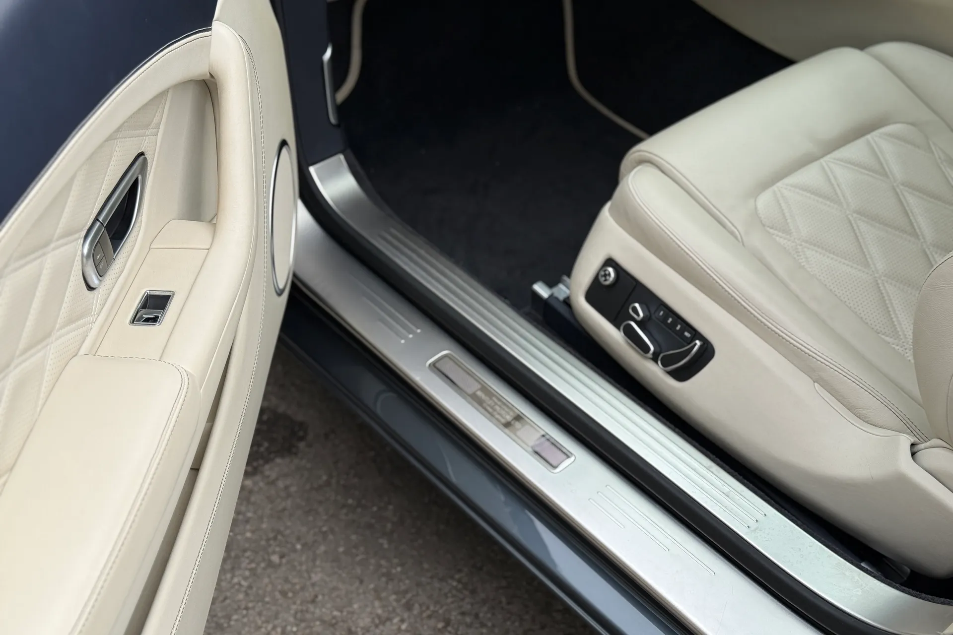 Bentley CONTINENTAL GT thumbnail image number 39