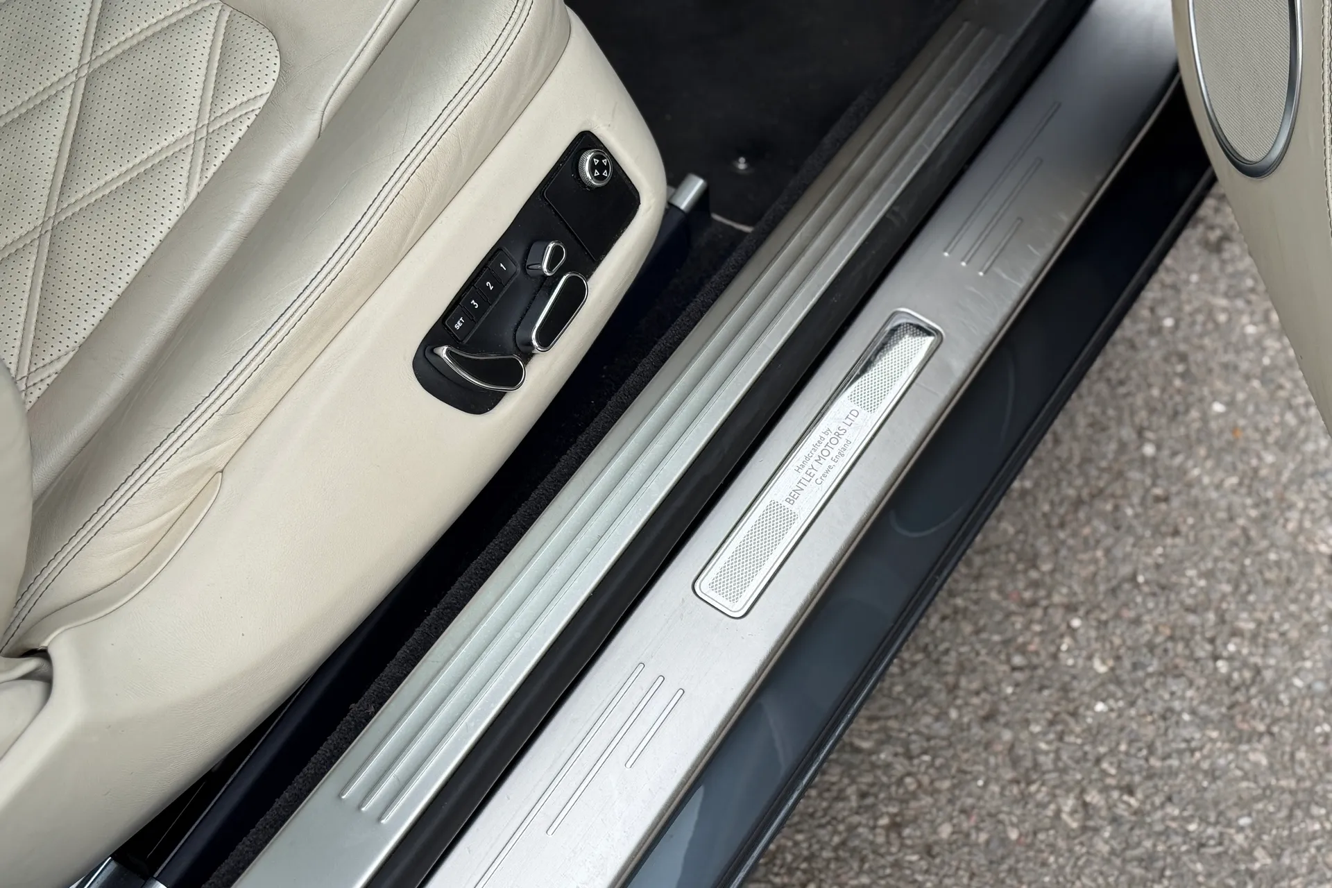 Bentley CONTINENTAL GT thumbnail image number 14