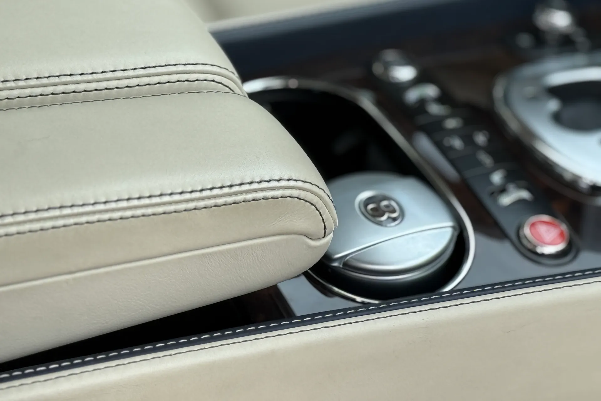 Bentley CONTINENTAL GT thumbnail image number 65