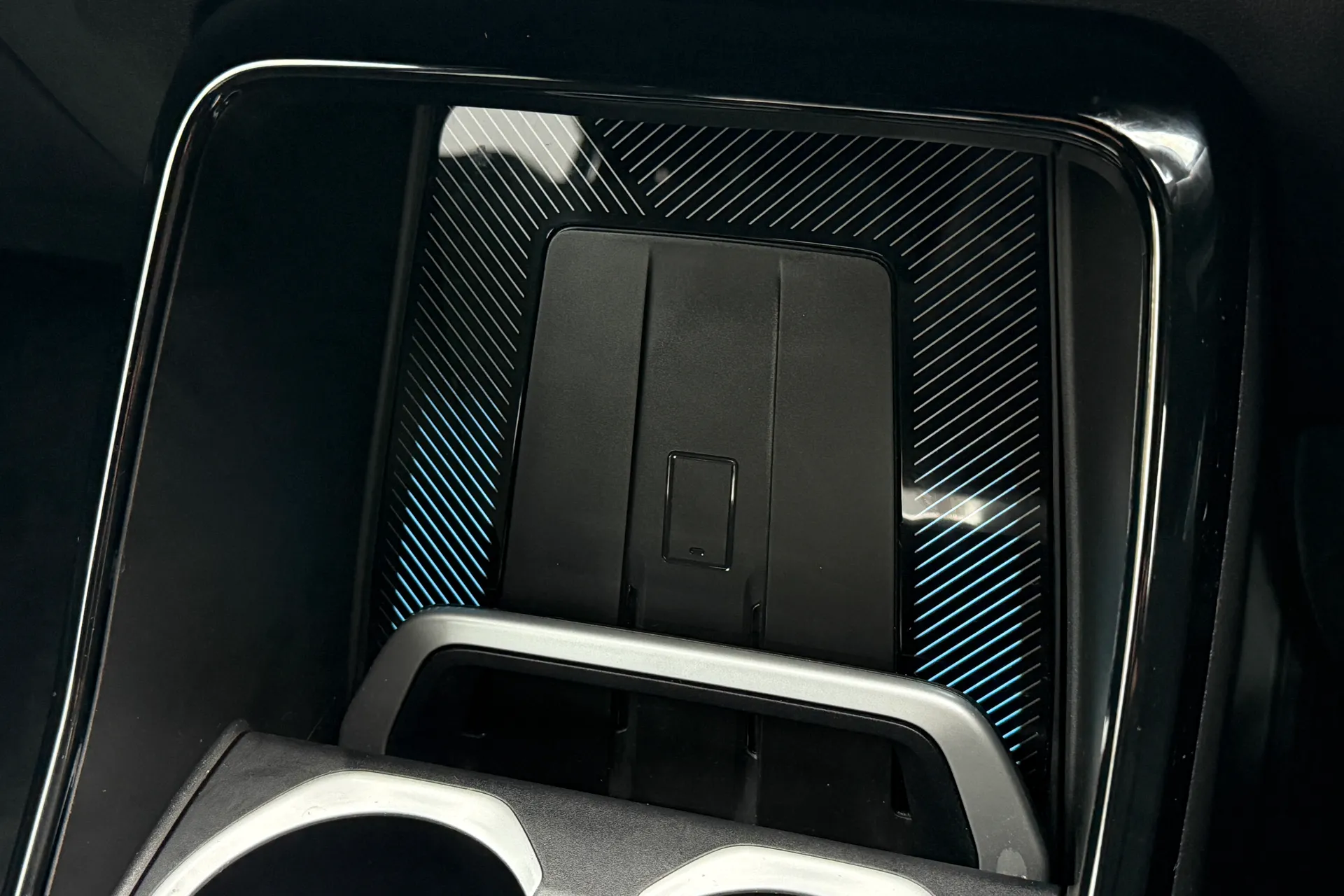 BMW iX1 thumbnail image number 16