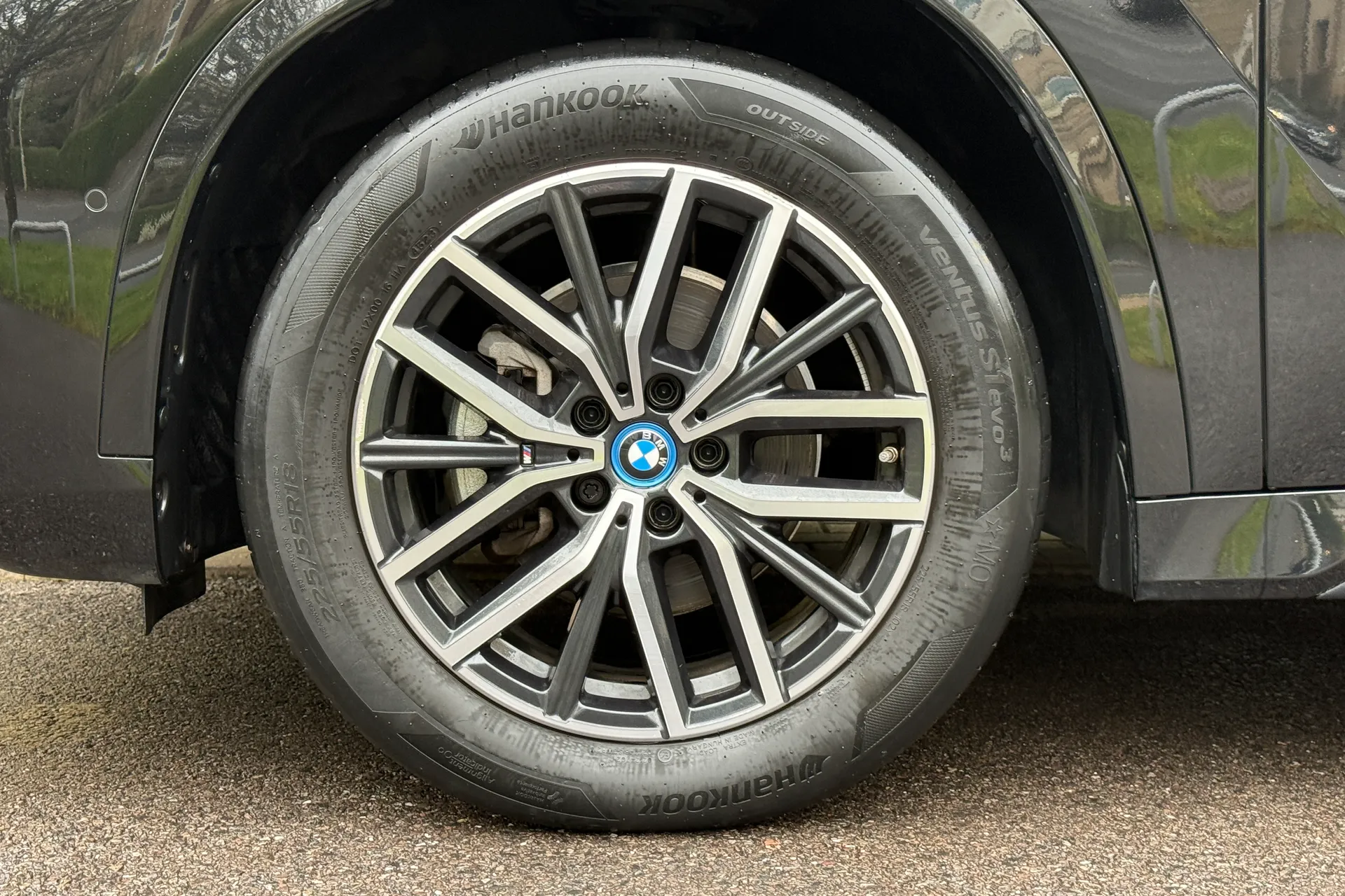 BMW iX1 thumbnail image number 6