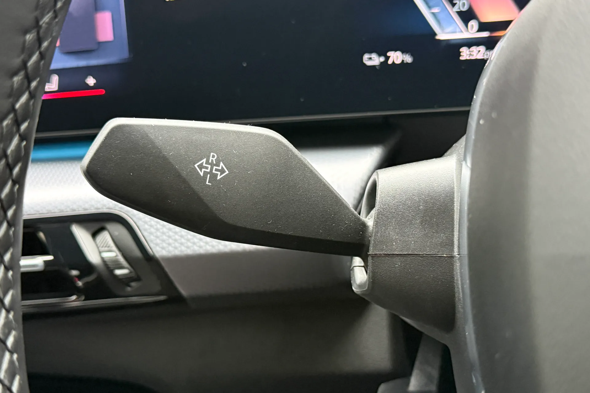 BMW iX1 thumbnail image number 12