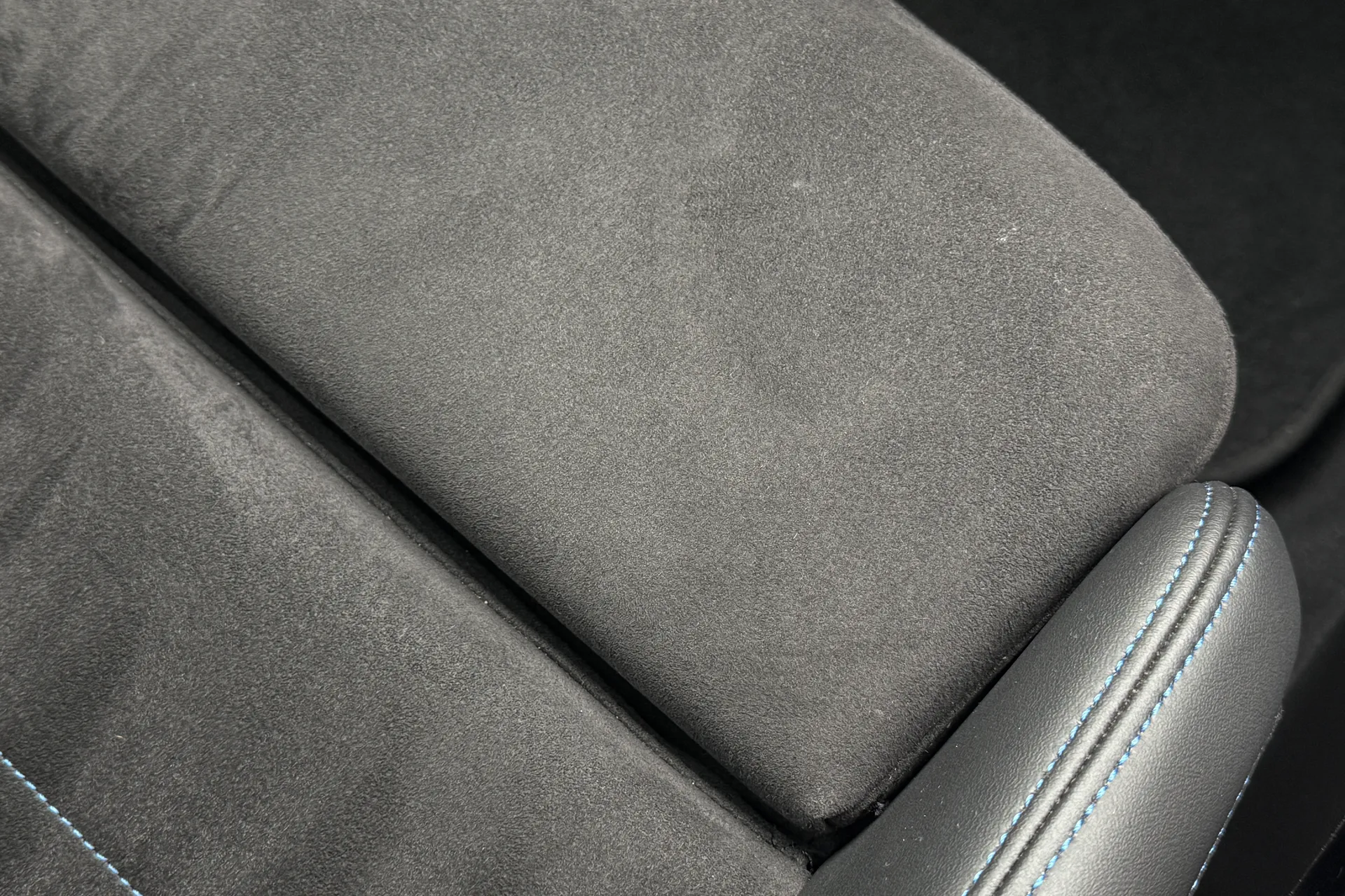 BMW iX1 thumbnail image number 17