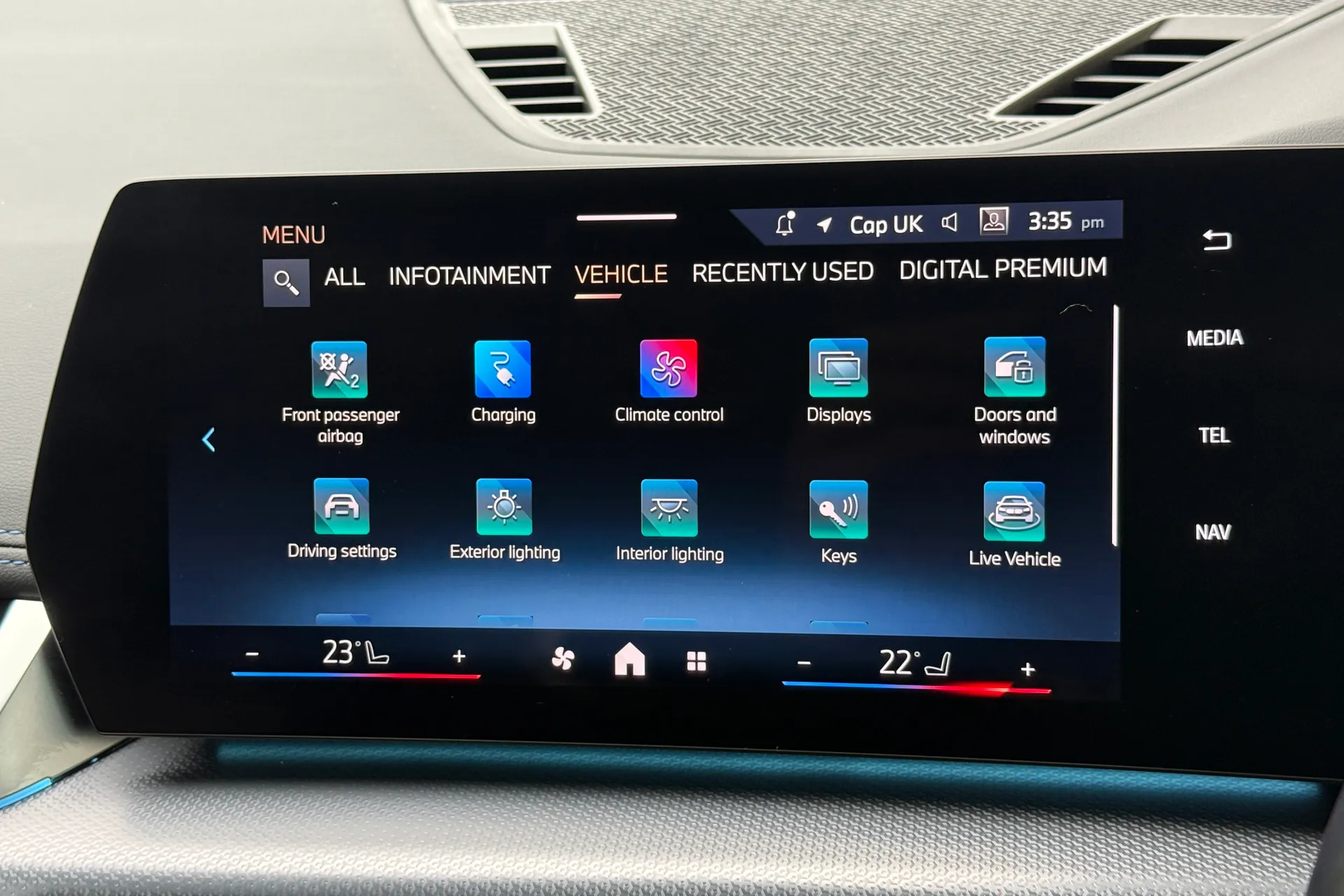 BMW iX1 thumbnail image number 23