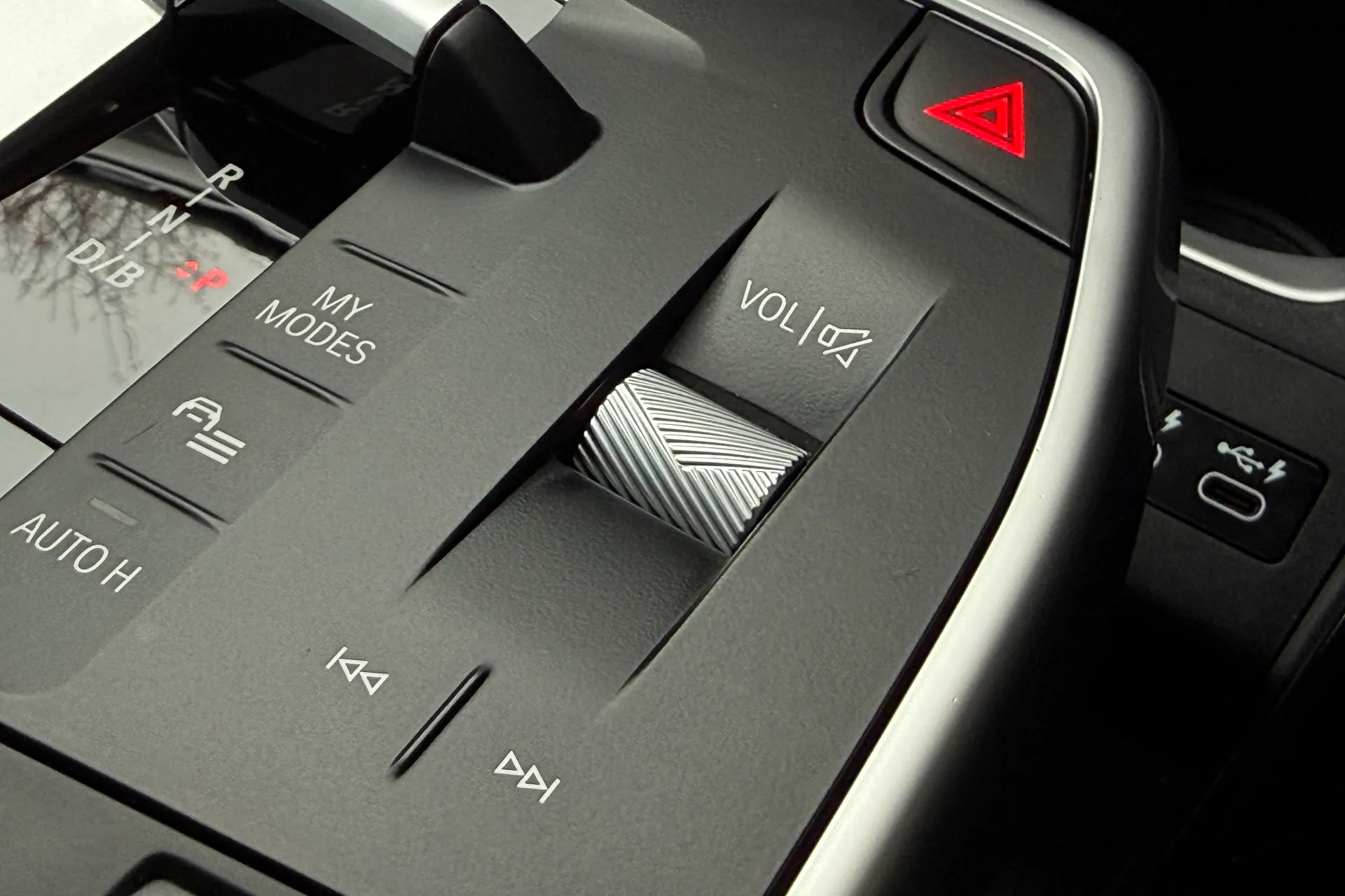 BMW iX1 thumbnail image number 19