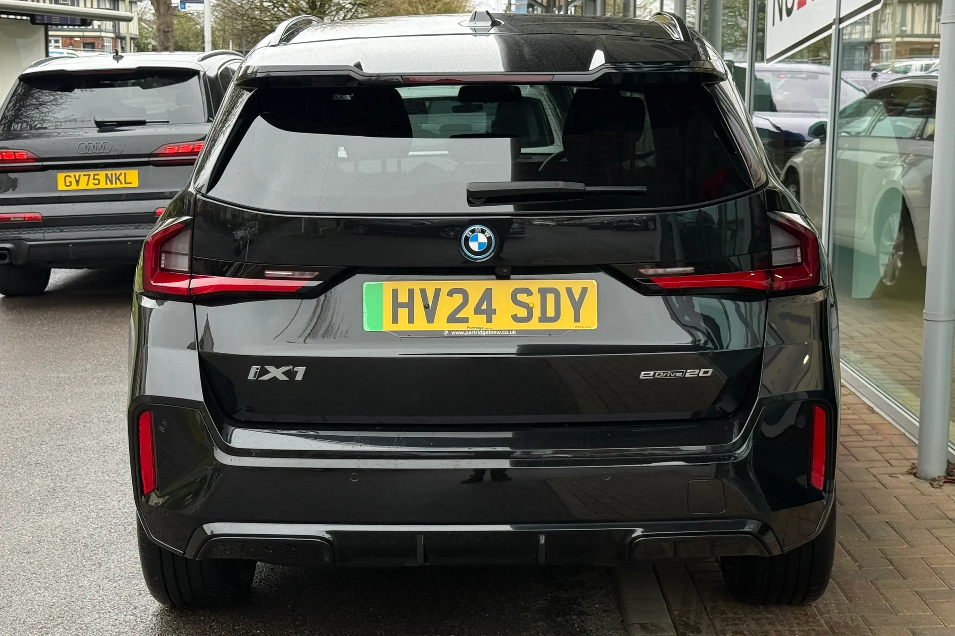 BMW iX1 thumbnail image number 40