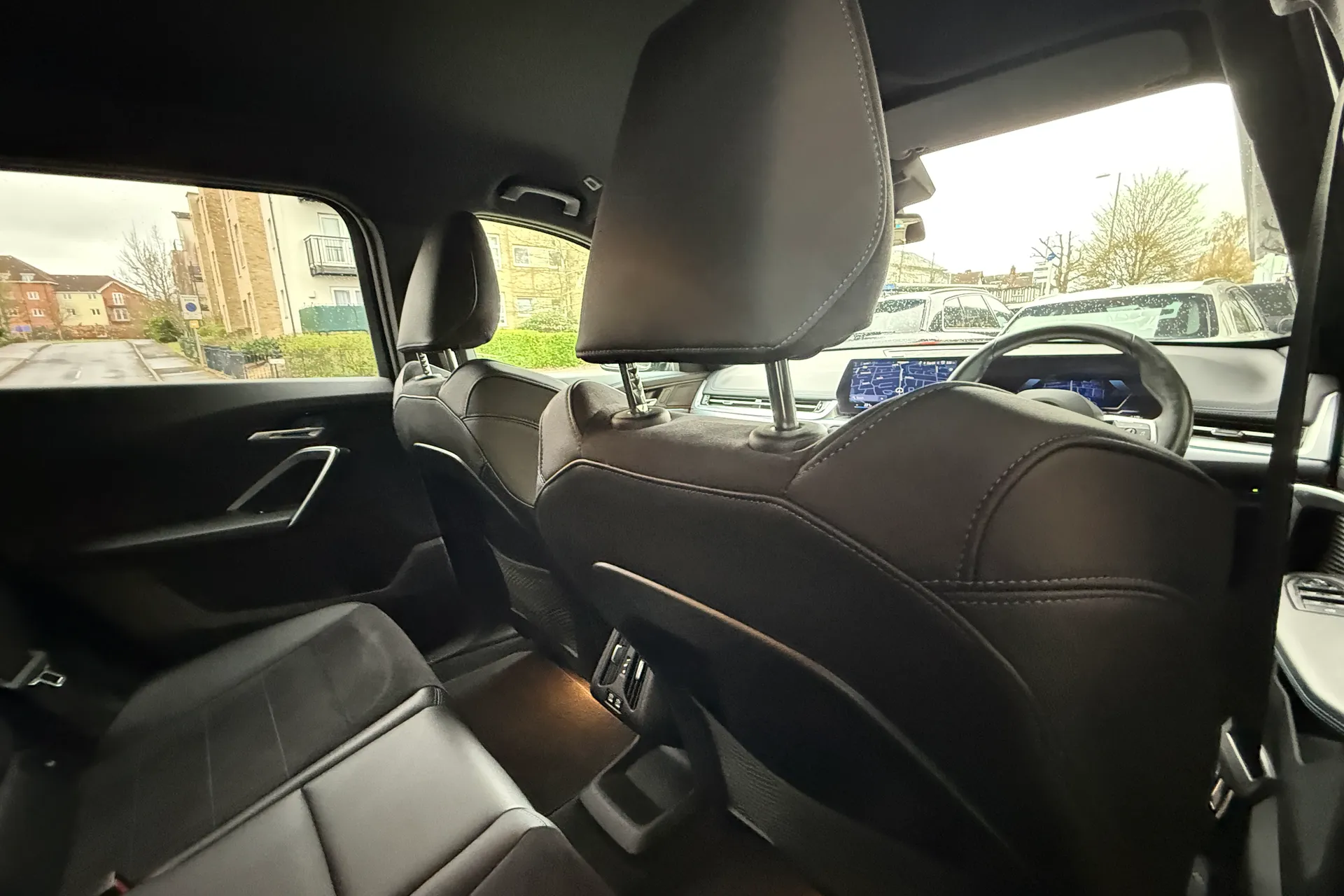 BMW iX1 thumbnail image number 32